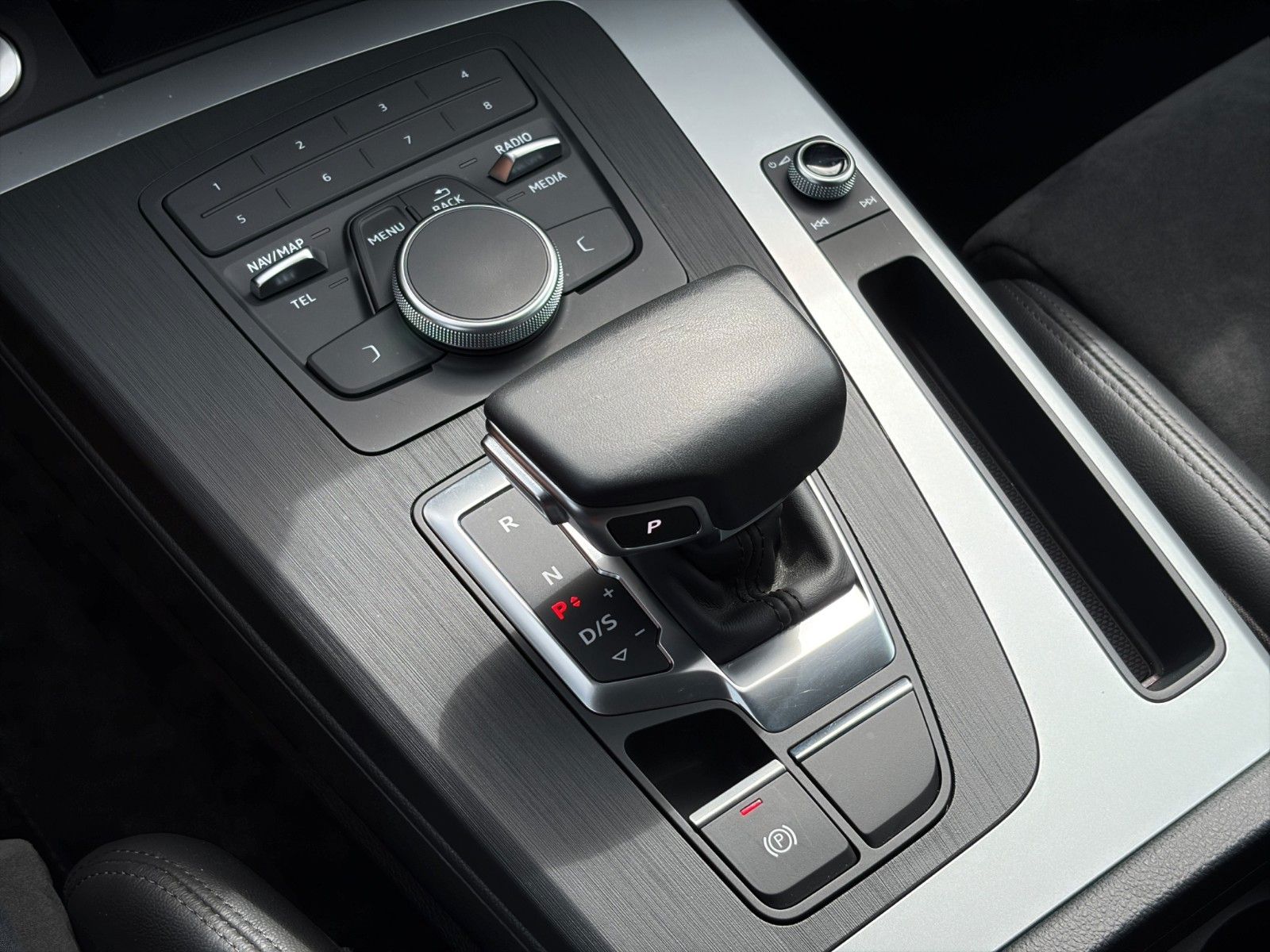 Fahrzeugabbildung Audi Q5 e Quattro Sport*S-Line*SHZ*NAVI*LED*