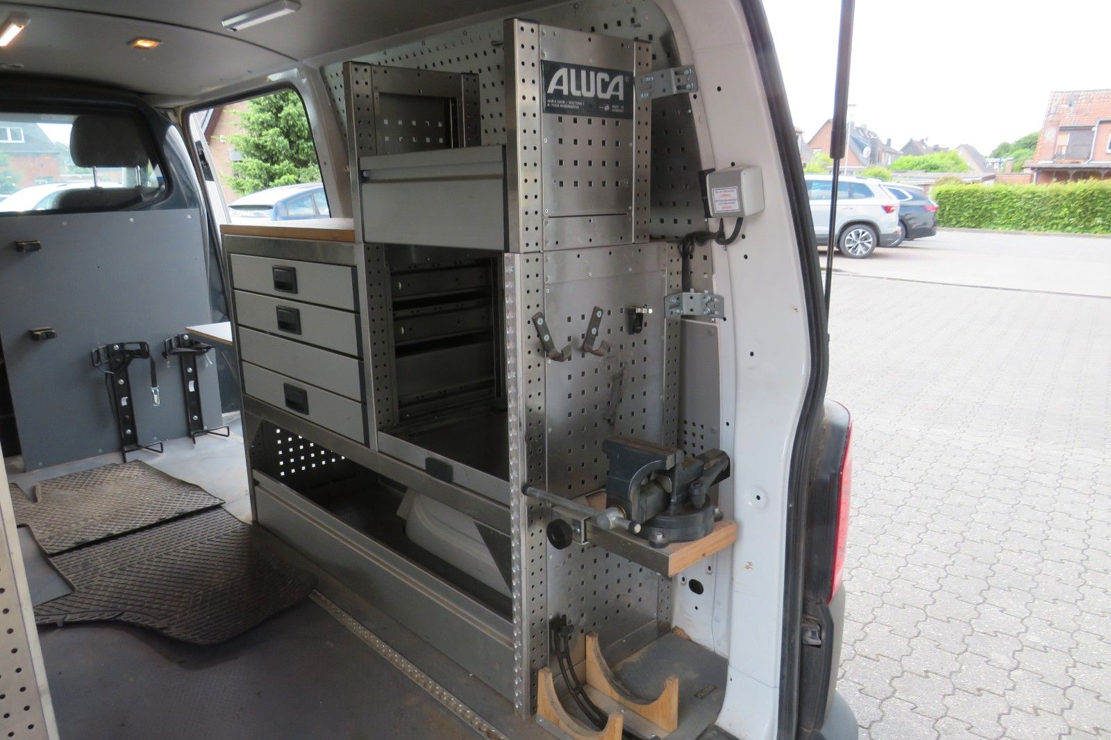 Fahrzeugabbildung Volkswagen T6 Transporter Kasten lang 4Motion