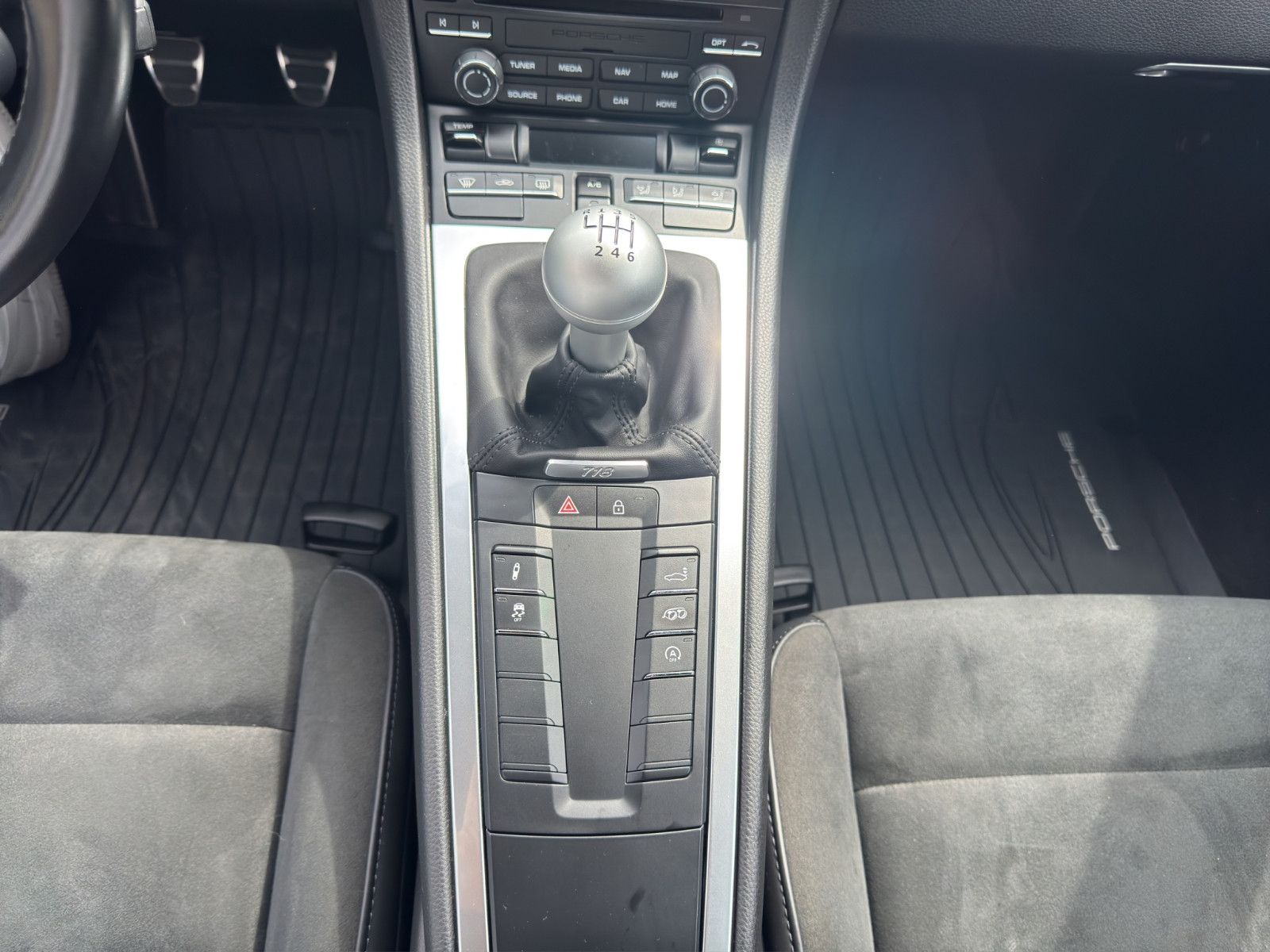 Fahrzeugabbildung Porsche 718 Cayman GTS 4.0/SportAGA/Bose/Carplay/Rkü