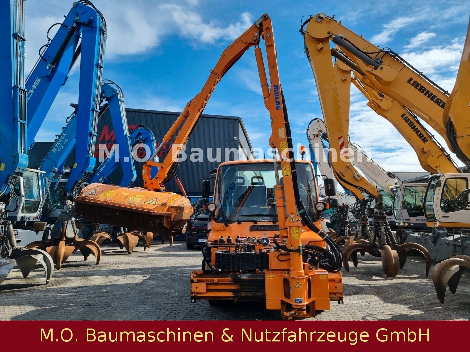 Fahrzeugabbildung Unimog U 300 Plus / Mulag  / Mähgerät / Schere / Bürste