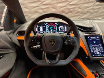 صورة 9 لـ 2024 Lamborghini REVUELTO