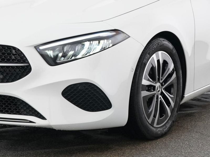 Fahrzeugabbildung Mercedes-Benz A 180 PROGRESSIVE+PANO+LENKRADHEIZ+KAMERA+