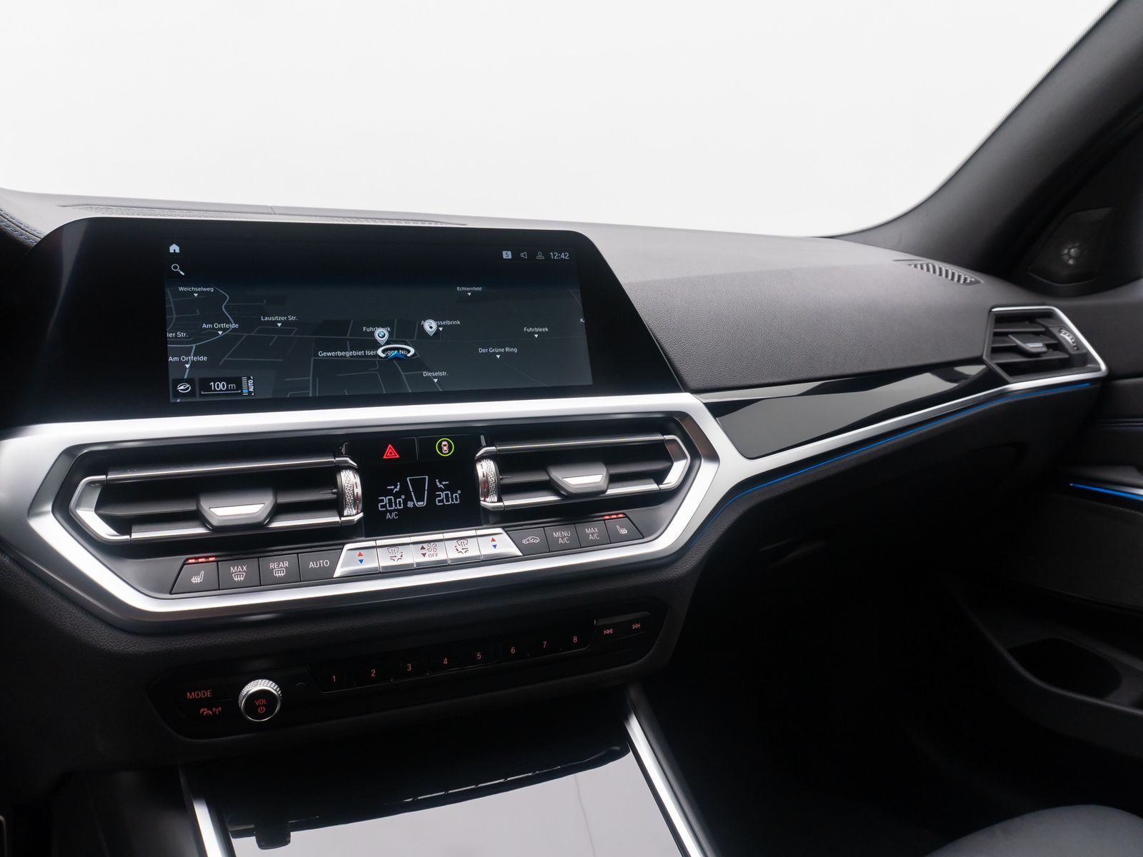 Fahrzeugabbildung BMW 330e xD M Sport 360&deg; Alarm HUD DAB Laser H/K 18"