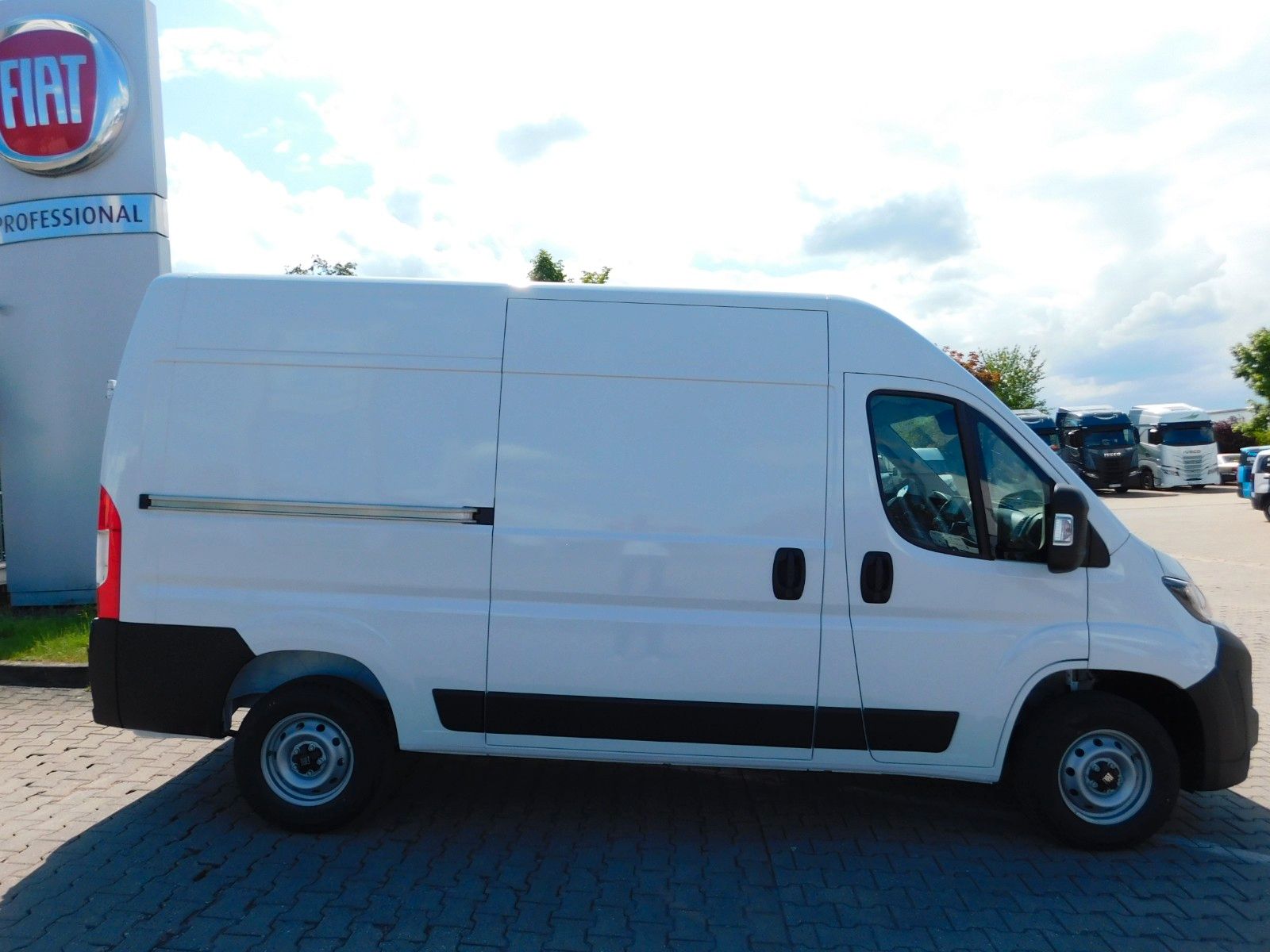 Fahrzeugabbildung Fiat Ducato Kasten 33 L2H2