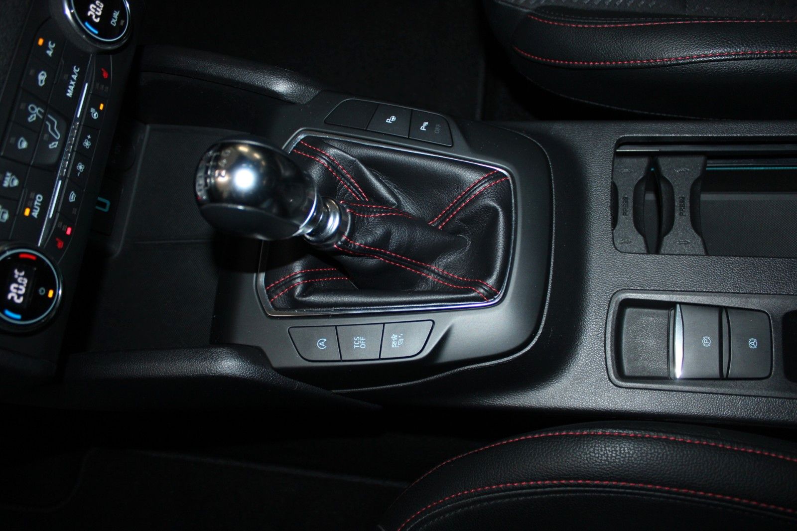 Fahrzeugabbildung Ford Focus 134kW ST-Line LED NAVI CAM WinterPaket