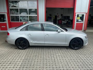 Bild 7 Audi A4 2.0 TFSI 155kW quattro Attraction nur Export