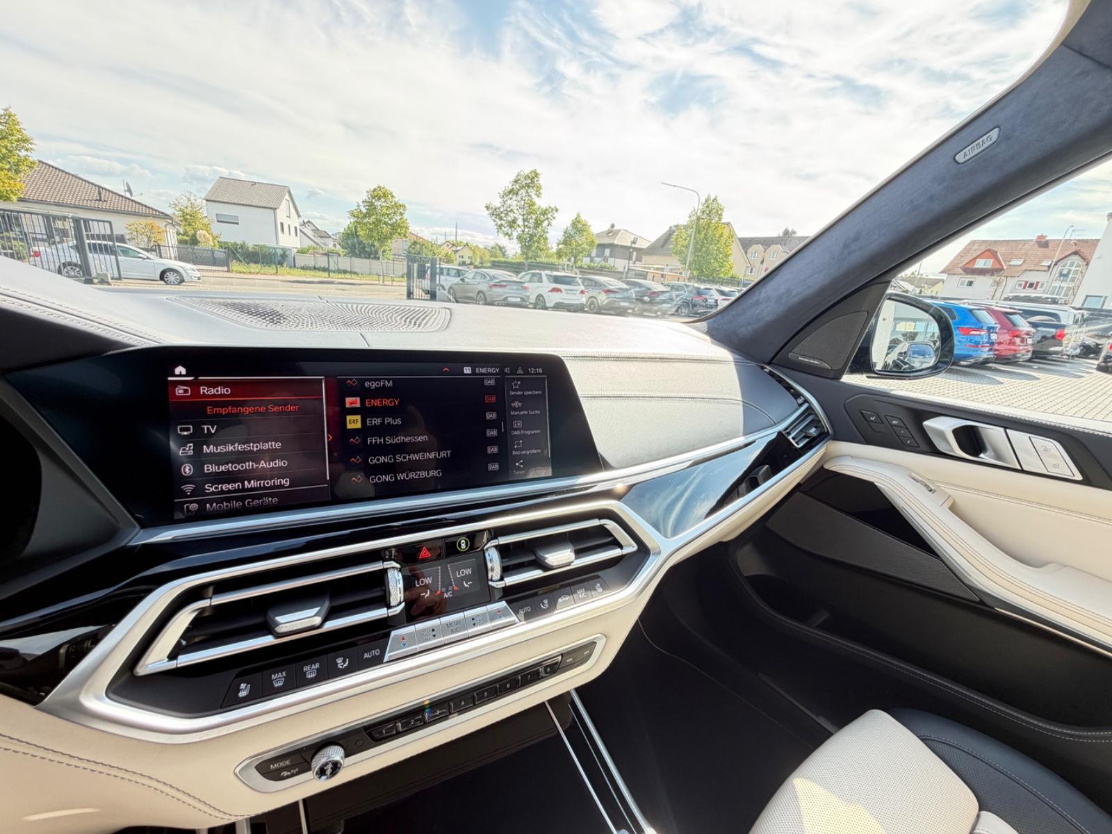 BMW X7*M50xd*M-SPORTPAKET*3xTV*6xSITZER*ACC*HUD*360