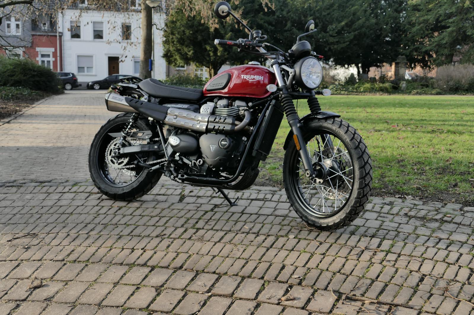 Triumph Street Scrambler Vance & Hines, Öhlins