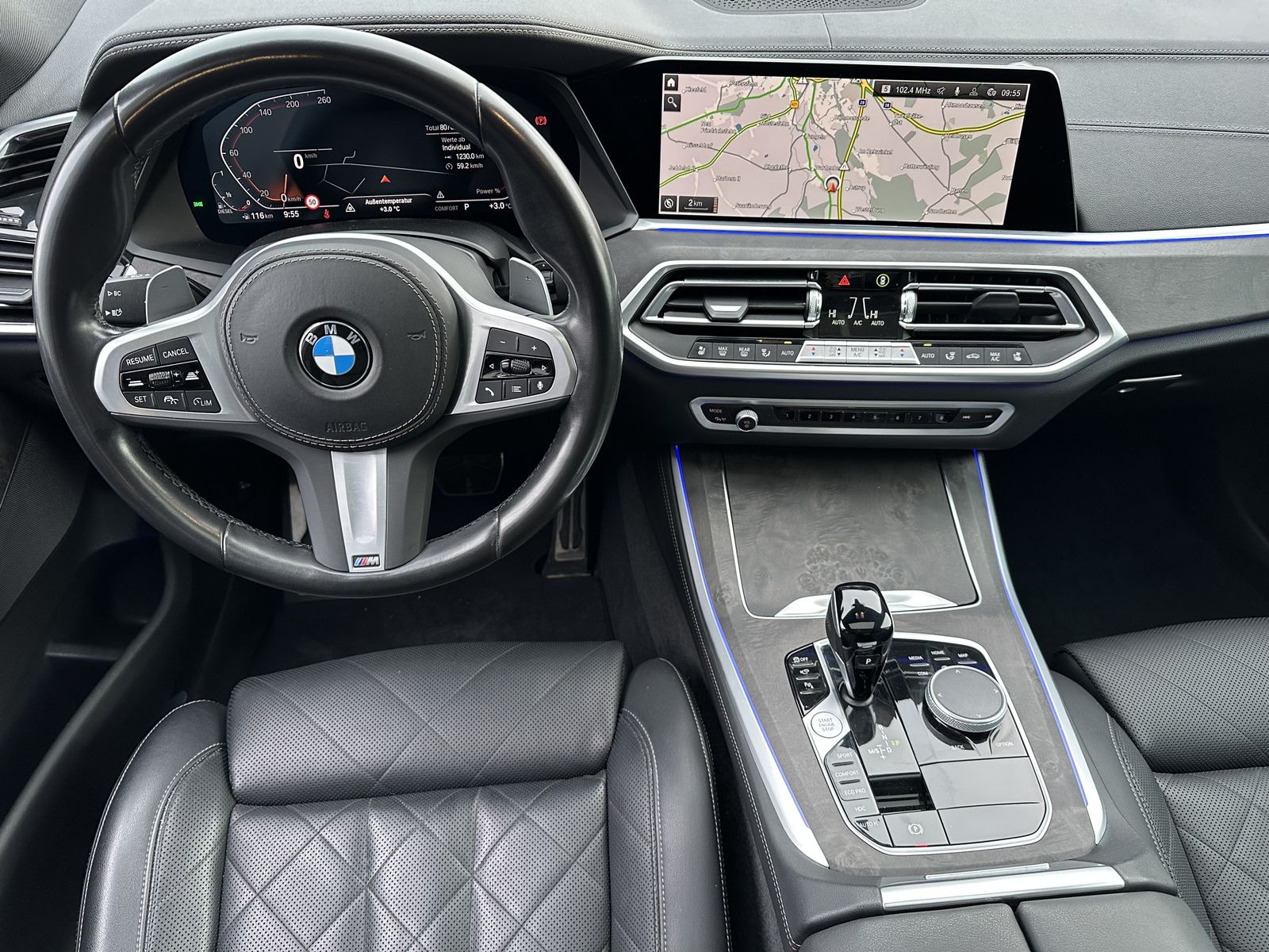 Fahrzeugabbildung BMW X5 xDrive30d M-Sport NAV+LED+360°+HEAD-UP+PANORA