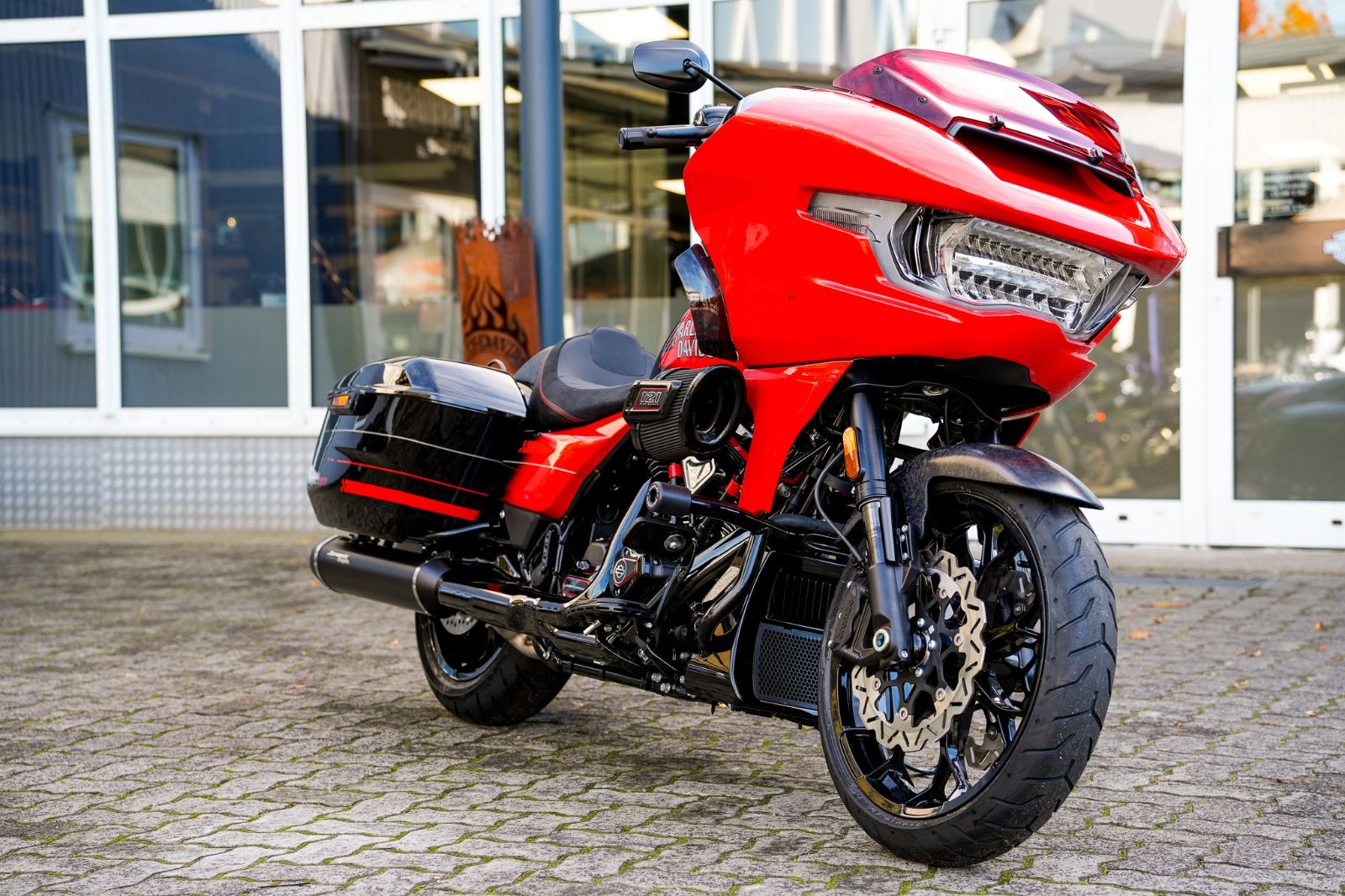 Fahrzeugabbildung Harley-Davidson CVO Road Glide  FLTRXSTSE 121 cui MY 26