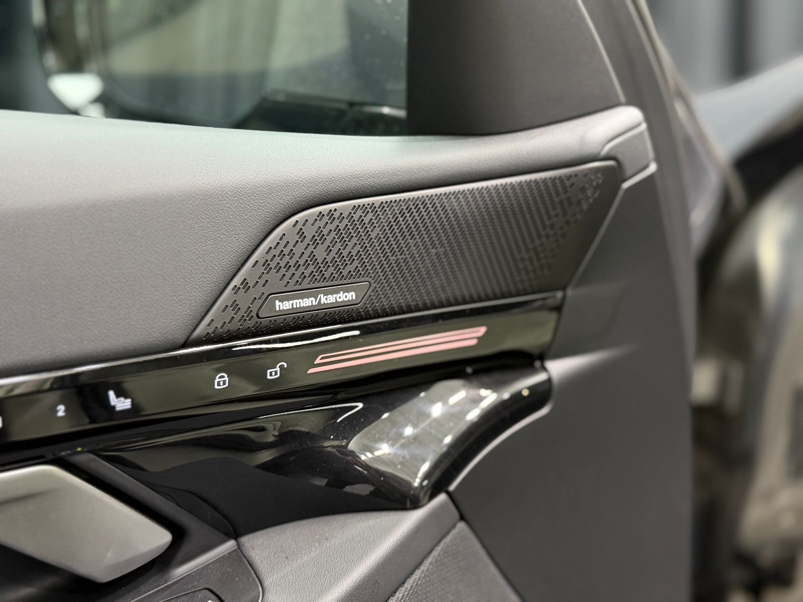Fahrzeugabbildung BMW 520 d Limousine M Sport|H&K|HuD|Garantie