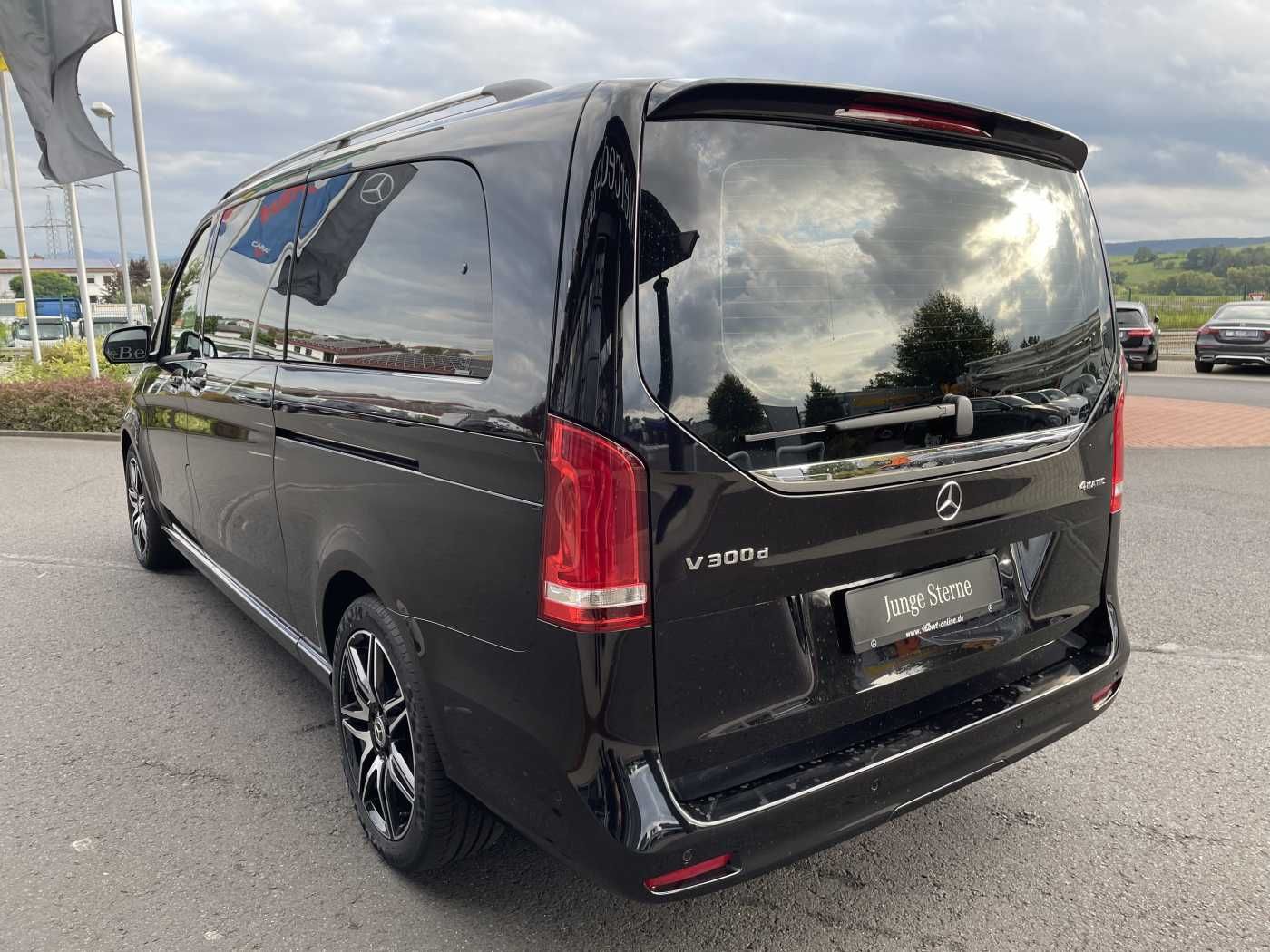 Fahrzeugabbildung Mercedes-Benz V 300 d AVA 4MATIC AMG Kühlschrank AIRMATIC