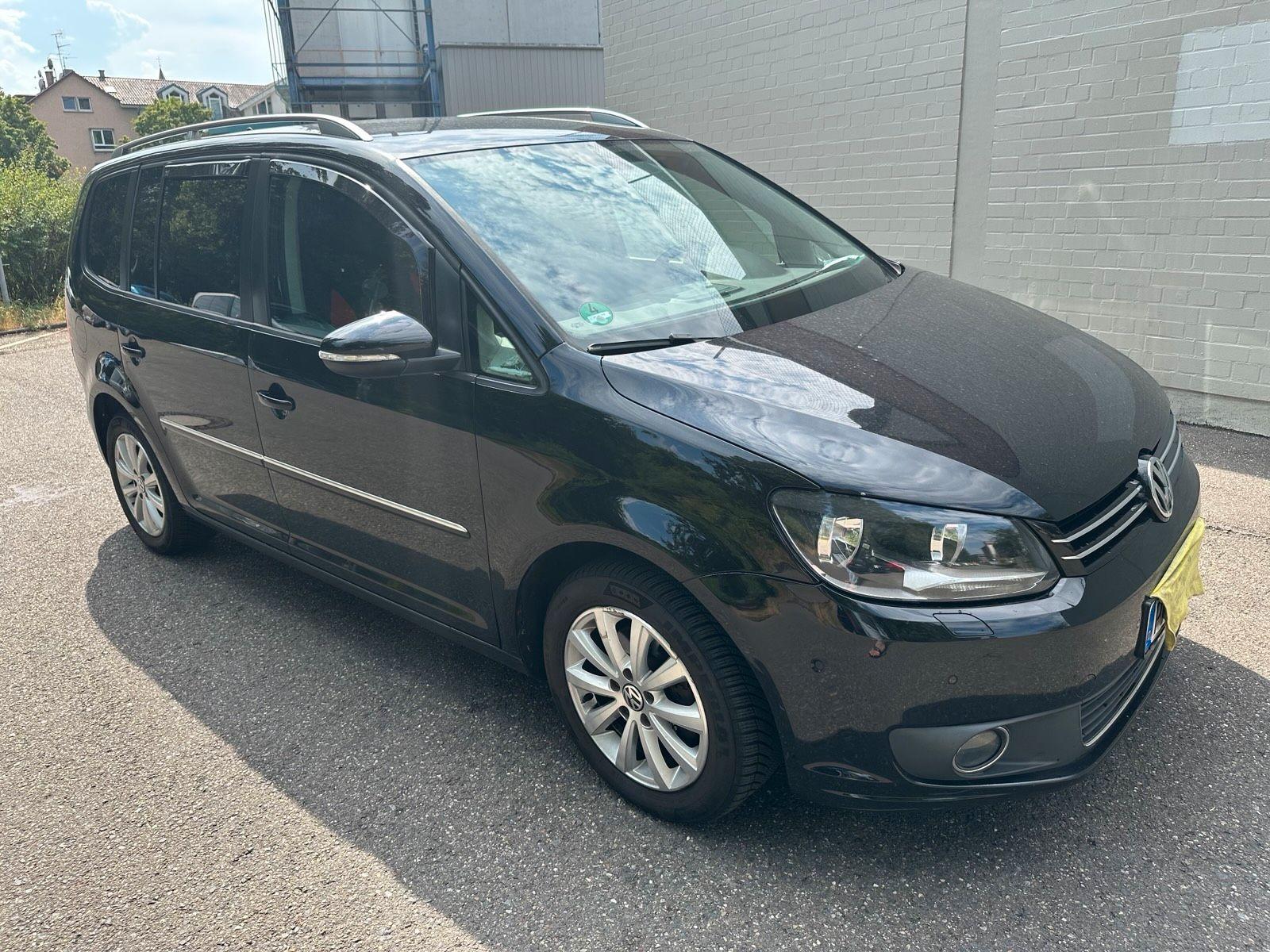 Volkswagen Touran 2011 — rear view