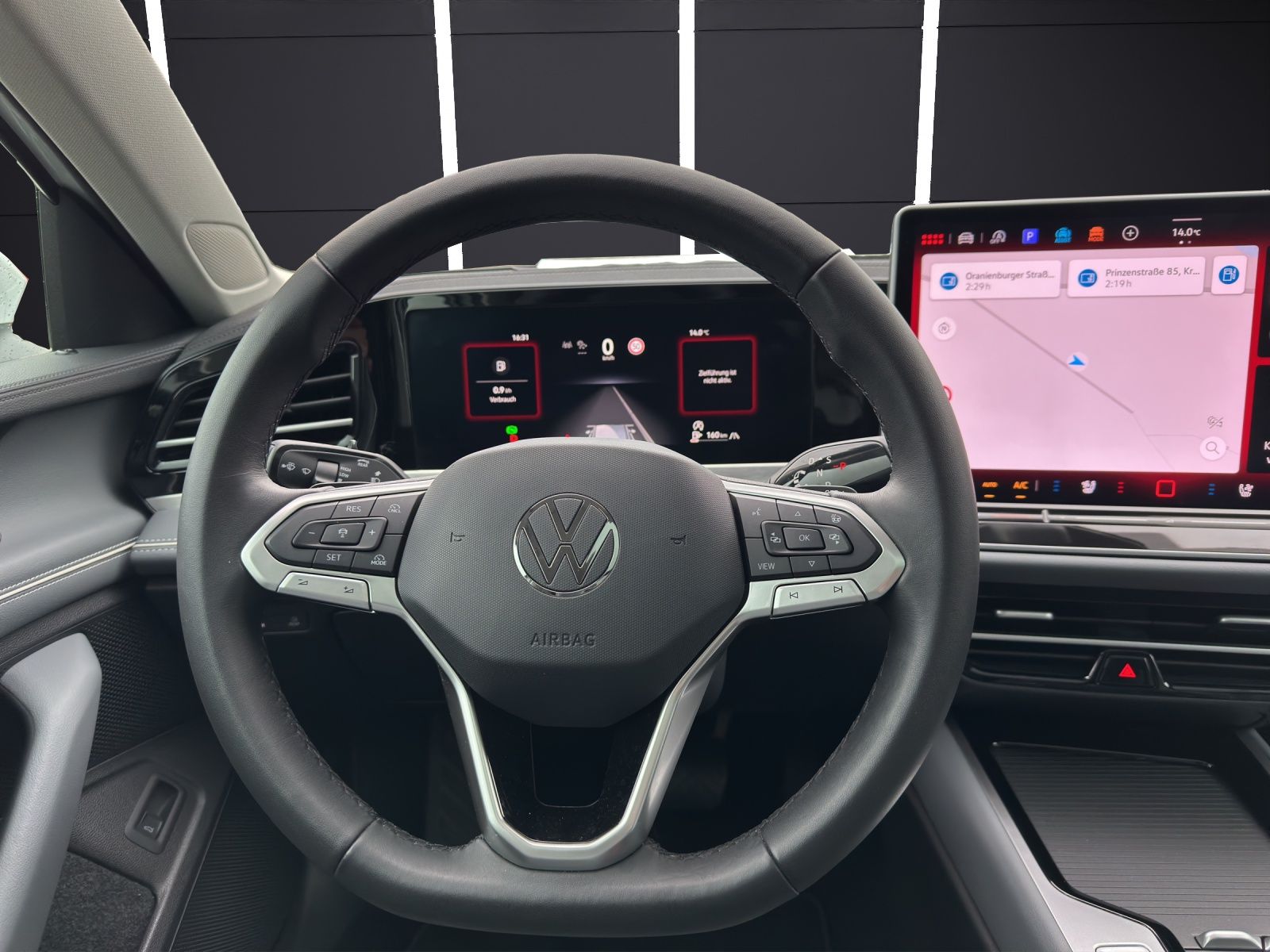 Fahrzeugabbildung Volkswagen Passat TDI Elegance DSG Matrix Standhzg AHK Navi