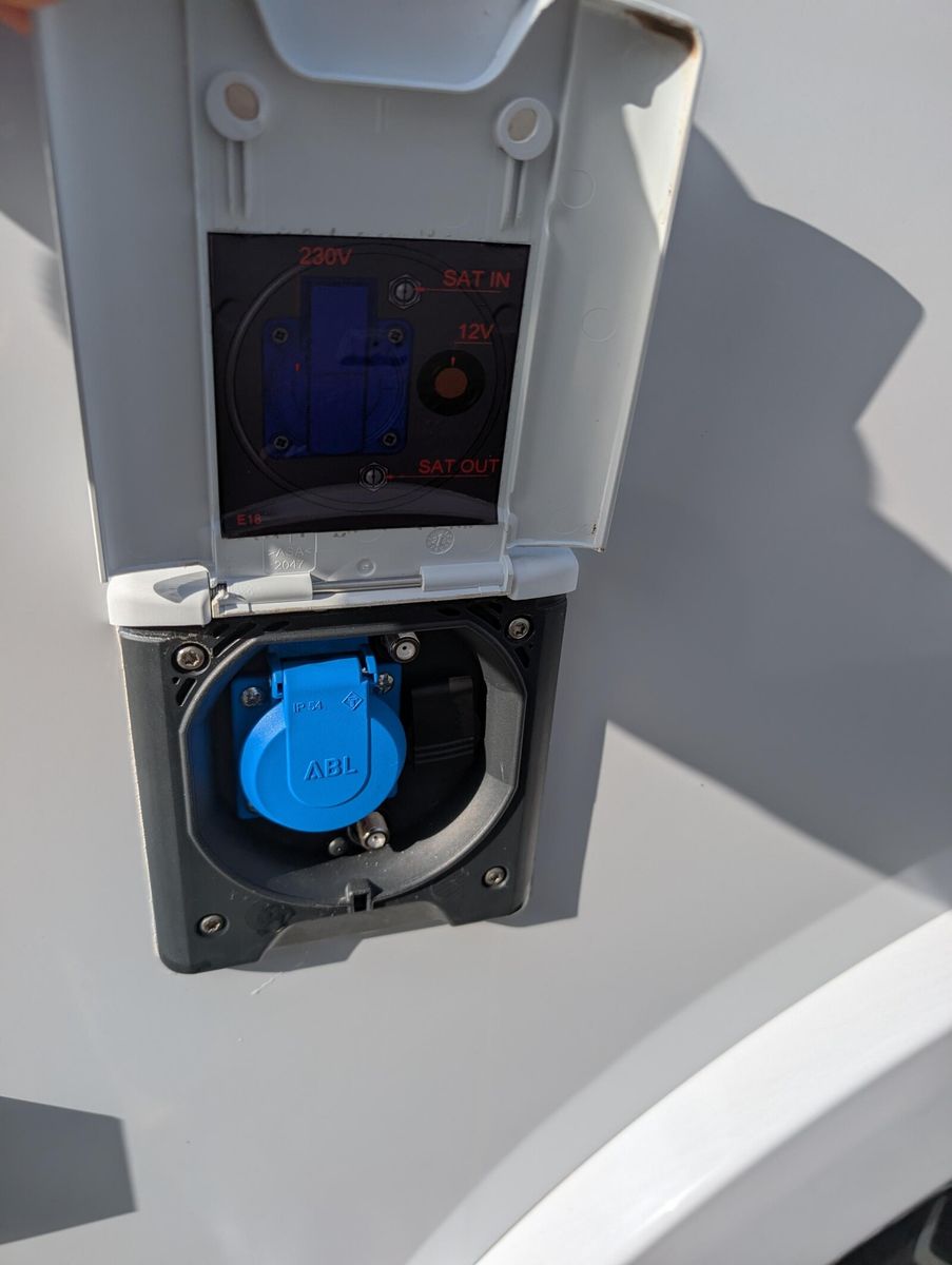 Fahrzeugabbildung Eura Mobil Integra Line IL 720 EF SAT, SOLAR, LUFTFEDERUNG