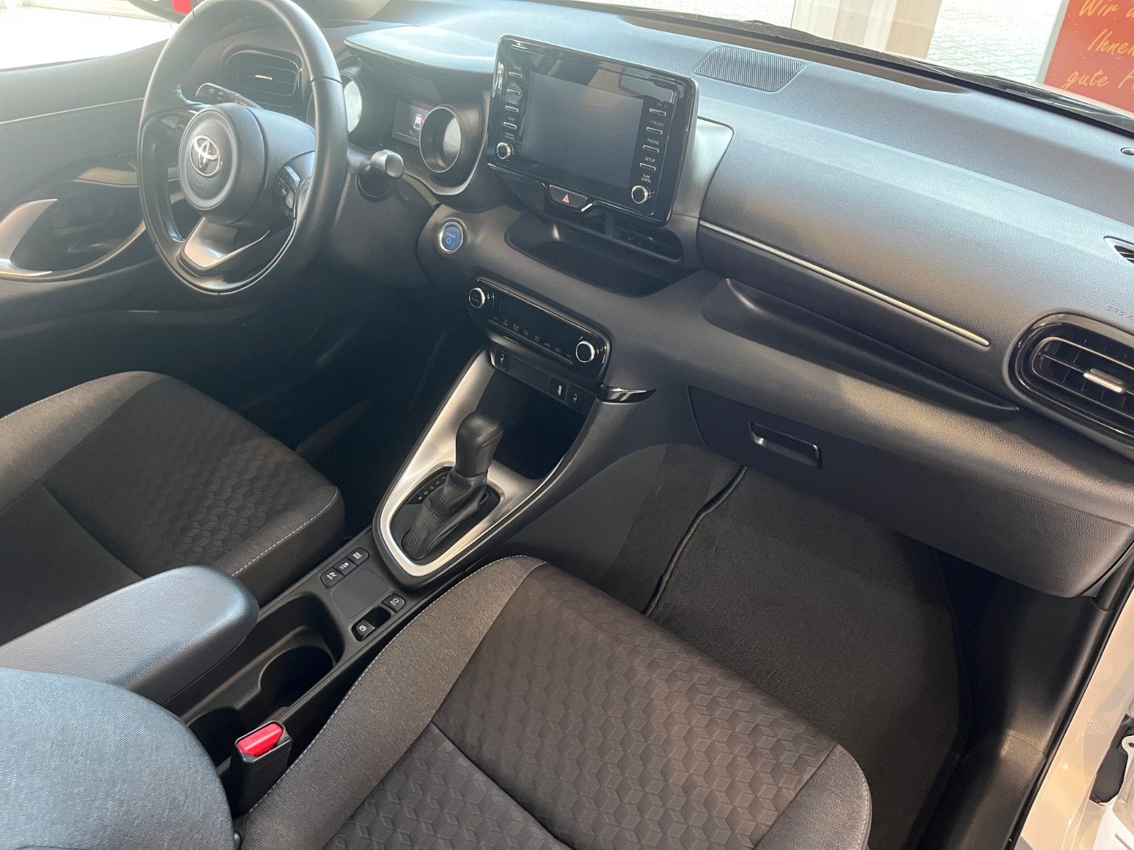 Fahrzeugabbildung Toyota Yaris Hybrid Team Deutschland