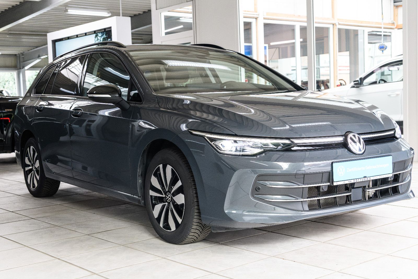 Fahrzeugabbildung Volkswagen Golf VIII Var. 1.5 TSI 110 kW+LED+AHK+GJR+TOTWIN