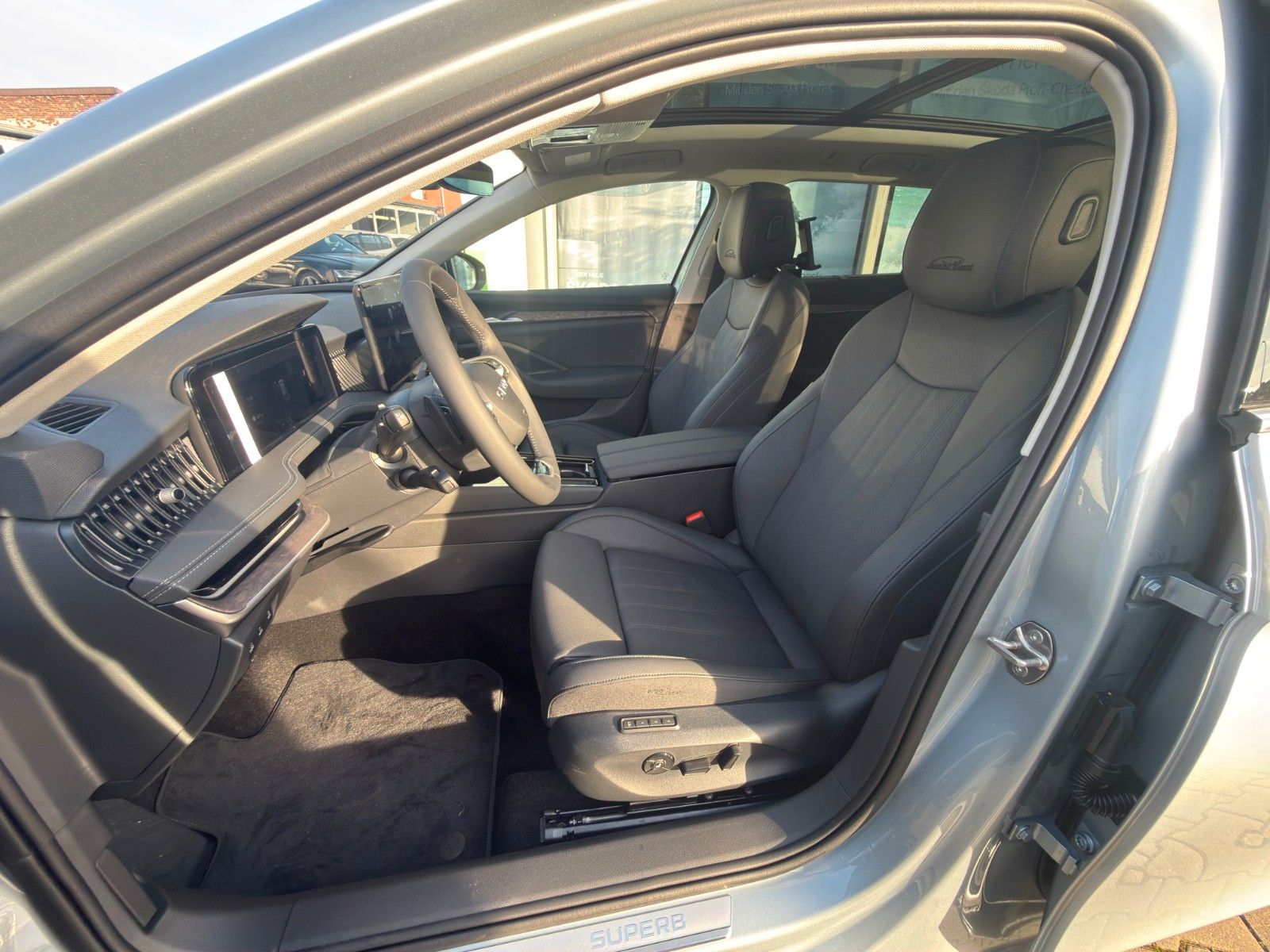 Fahrzeugabbildung SKODA Superb Combi 1.5 TSI iV 150 kW L&K