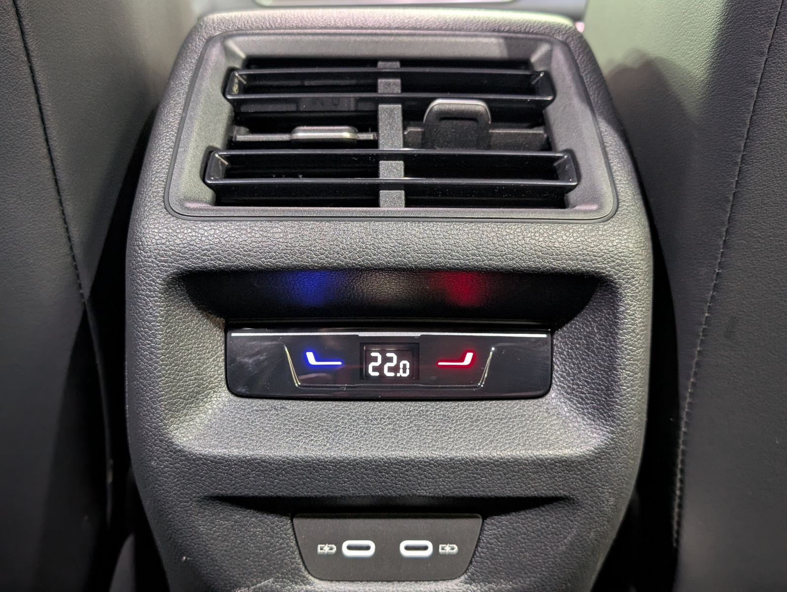 Fahrzeugabbildung Volkswagen Tayron R-Line 360°H&K LAUNCH PANO IQ-LIGHT AHK 7