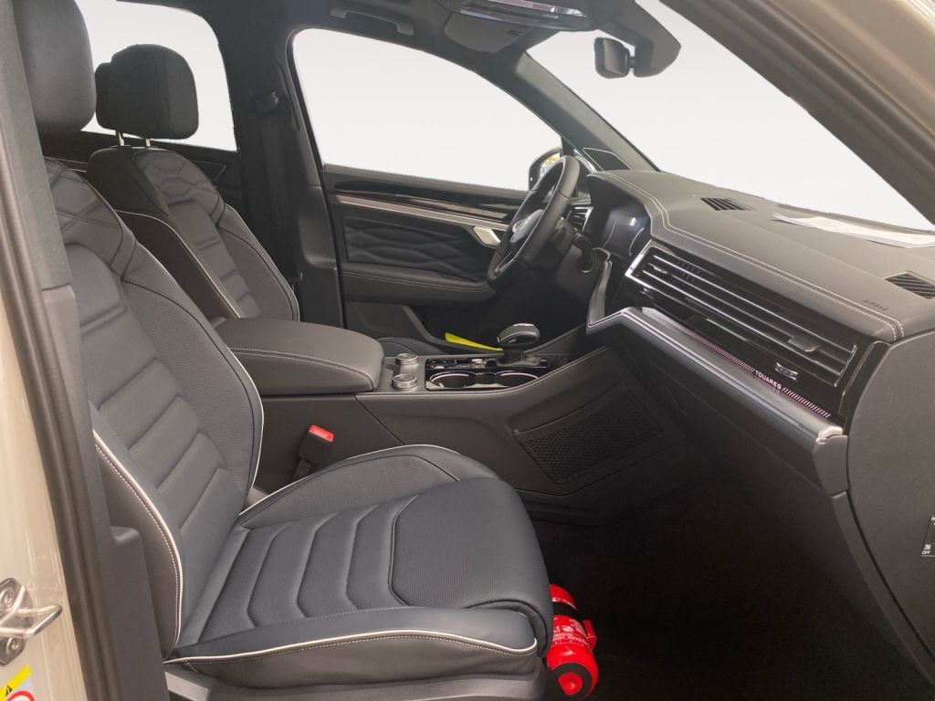 Fahrzeugabbildung Volkswagen Touareg V6 TDI 4Motion Black Style R-Line Voll