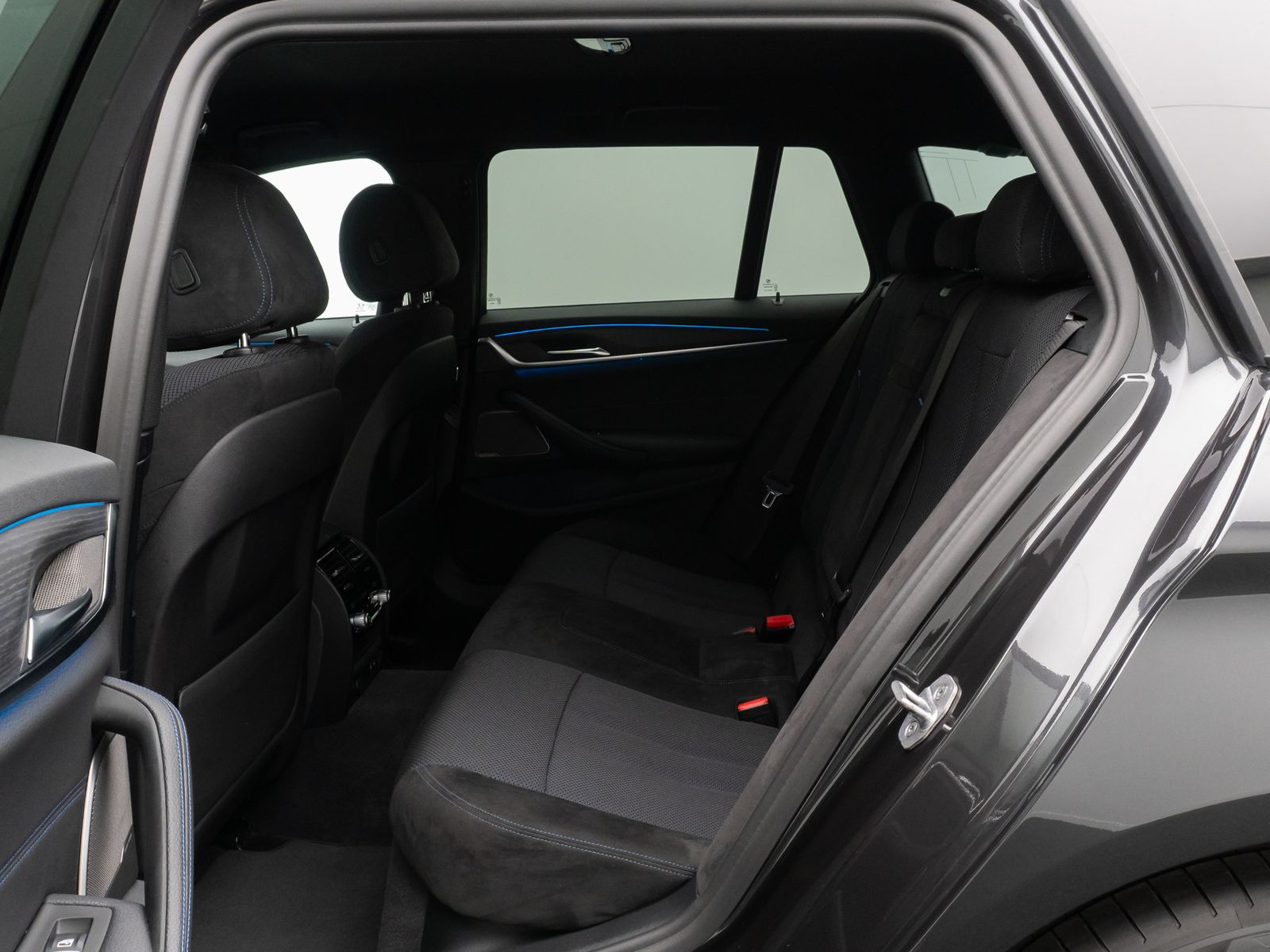 Fahrzeugabbildung BMW 530e M Sport H/K DAB HUD Alarm Komfort Kamera