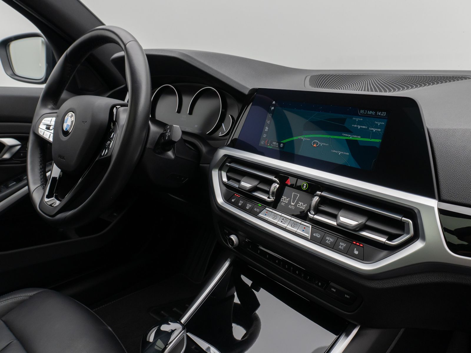 Fahrzeugabbildung BMW 320d Panorama HiFi PDC LED Geschwindigkeitsreg
