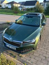 Skoda Superb 2.0 TDI  DSG 4x4 L&K Standhzg Pano AHK - mit Diesel-Antrieb: Grün, Beheizbares Lenkrad, Kombi