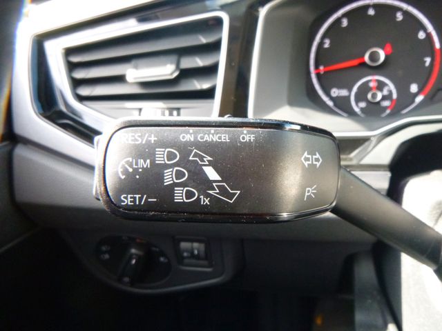 Fahrzeugabbildung Volkswagen Polo VI Highline >95 PS/Navi/Sitzheiz/PDC<
