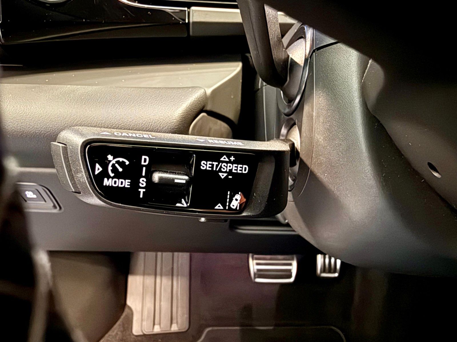 Fahrzeugabbildung Porsche Macan Turbo InnoDrive/OffroadDesign/SCP/Keyless