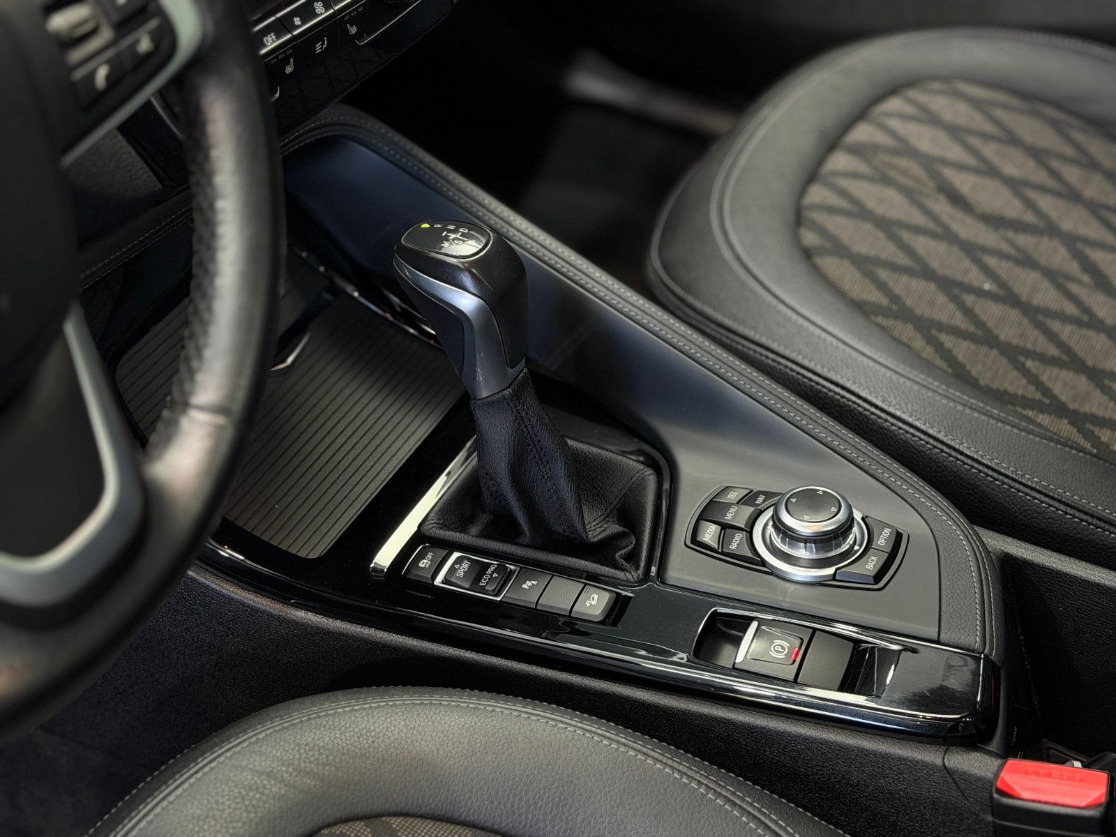 Fahrzeugabbildung BMW X1 xDrive 20 d xLine|AHK|PANO|PDC|NAVI|AUTOMATIK