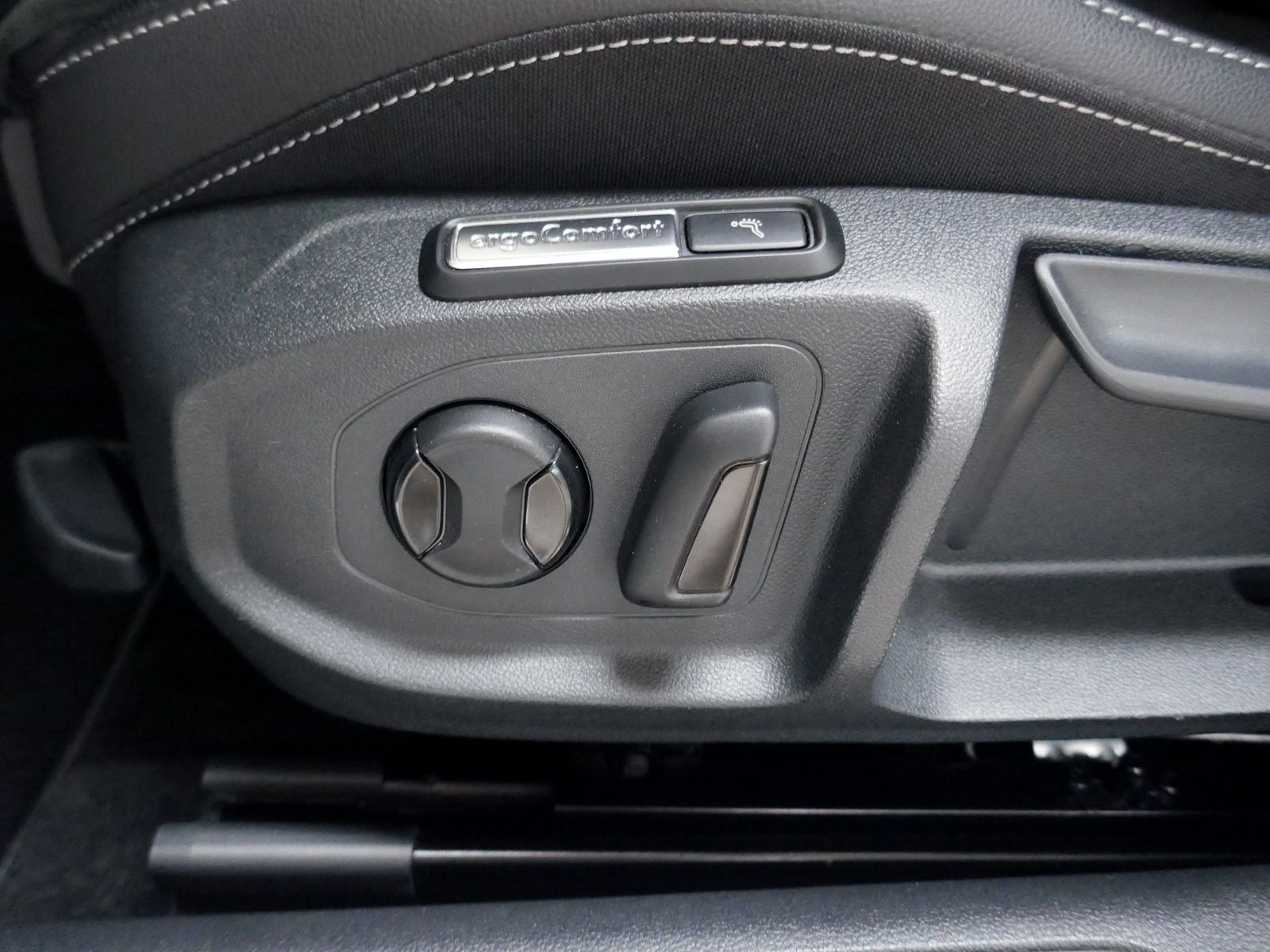Fahrzeugabbildung Volkswagen Arteon SB R-Line 1.4 eHybrid DSG | LED AHK RFK
