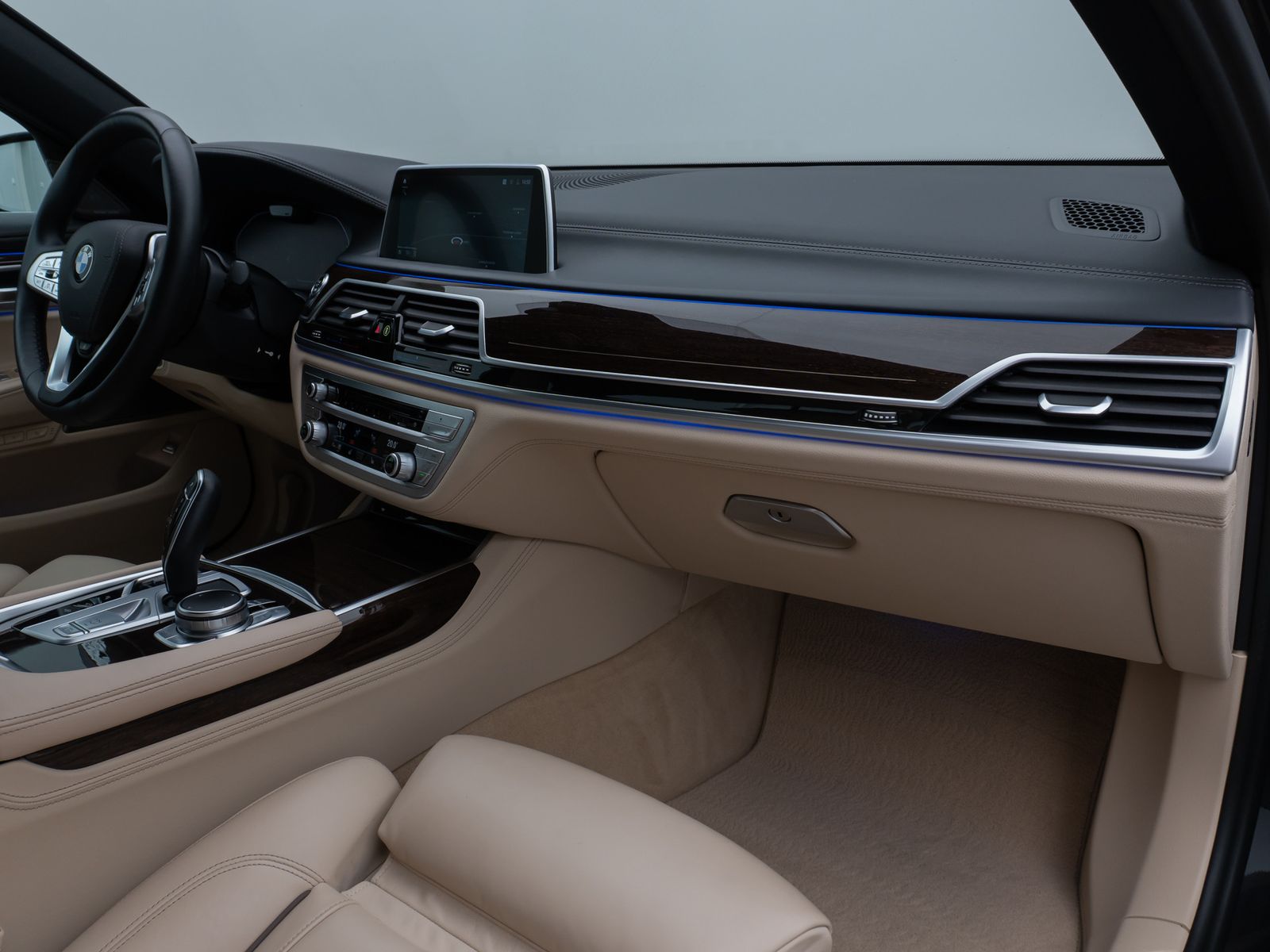 Fahrzeugabbildung BMW 730d xD 360°Laser Massage DAB DisplKey SoftClose