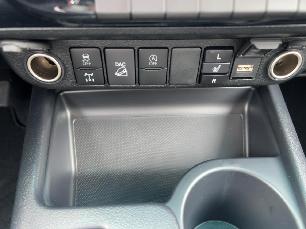 Fahrzeugabbildung Toyota Hilux Double Cab 2,8 Comfort 4x4 inkl. AHK