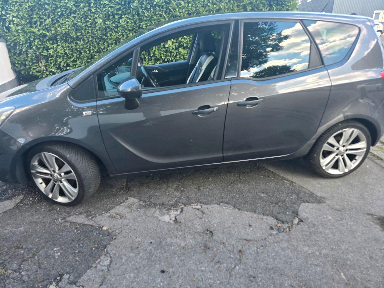 Opel Meriva 2011 — photo 12