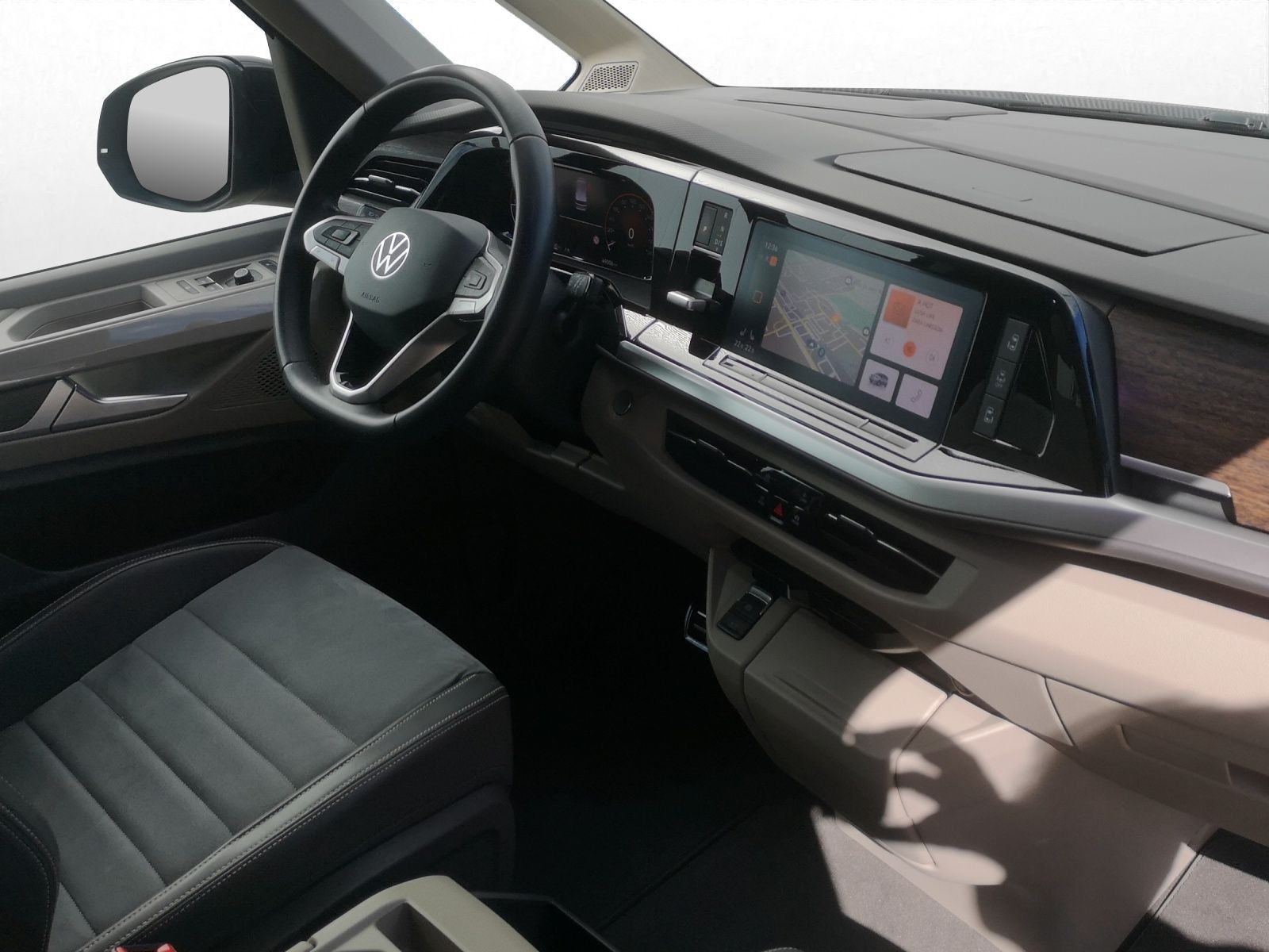 Volkswagen Multivan Style 2.0 TSI LED NAVI SHZ AHK RearVie foto 4