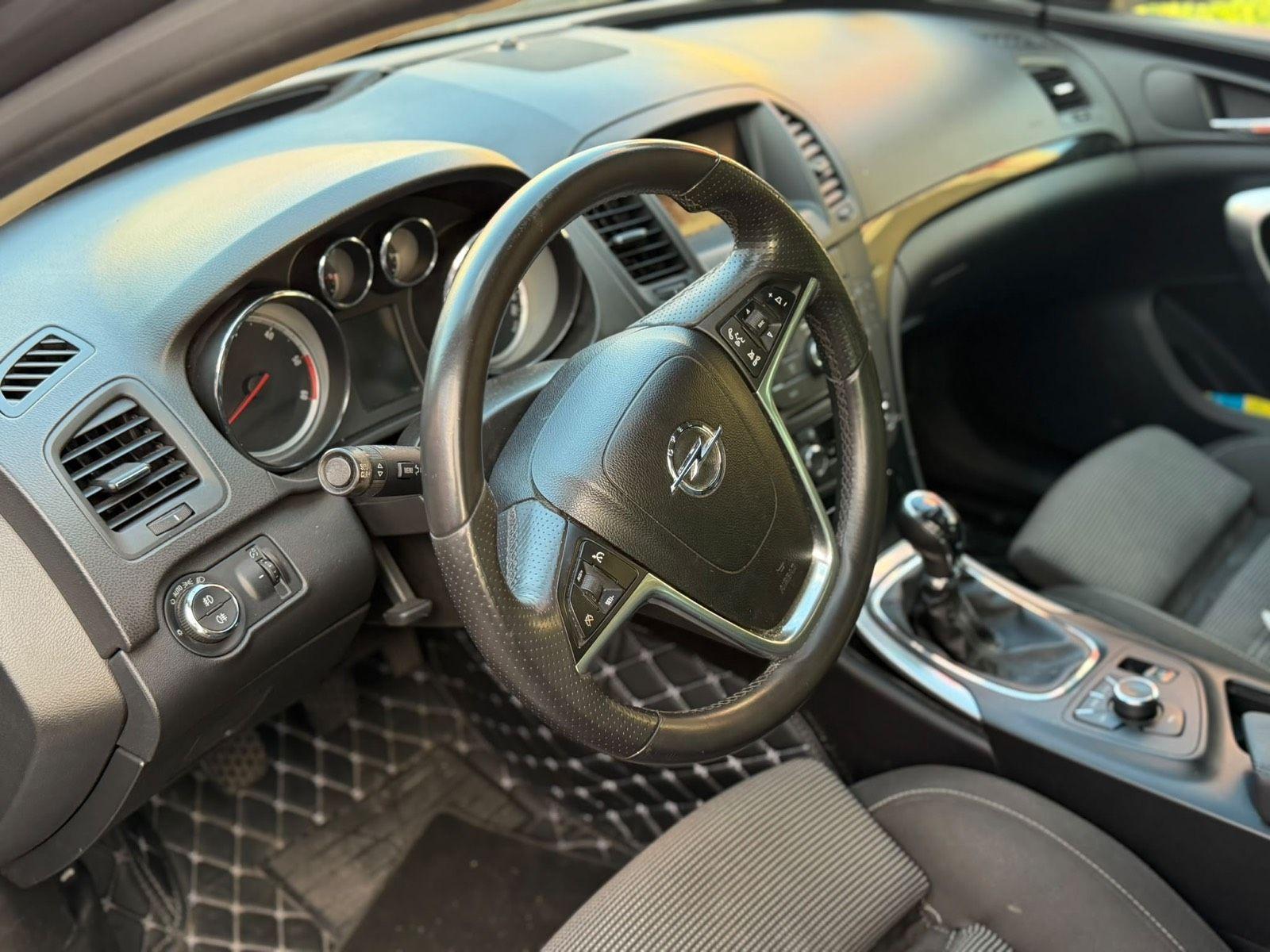 Opel Insignia 2010 — photo 9