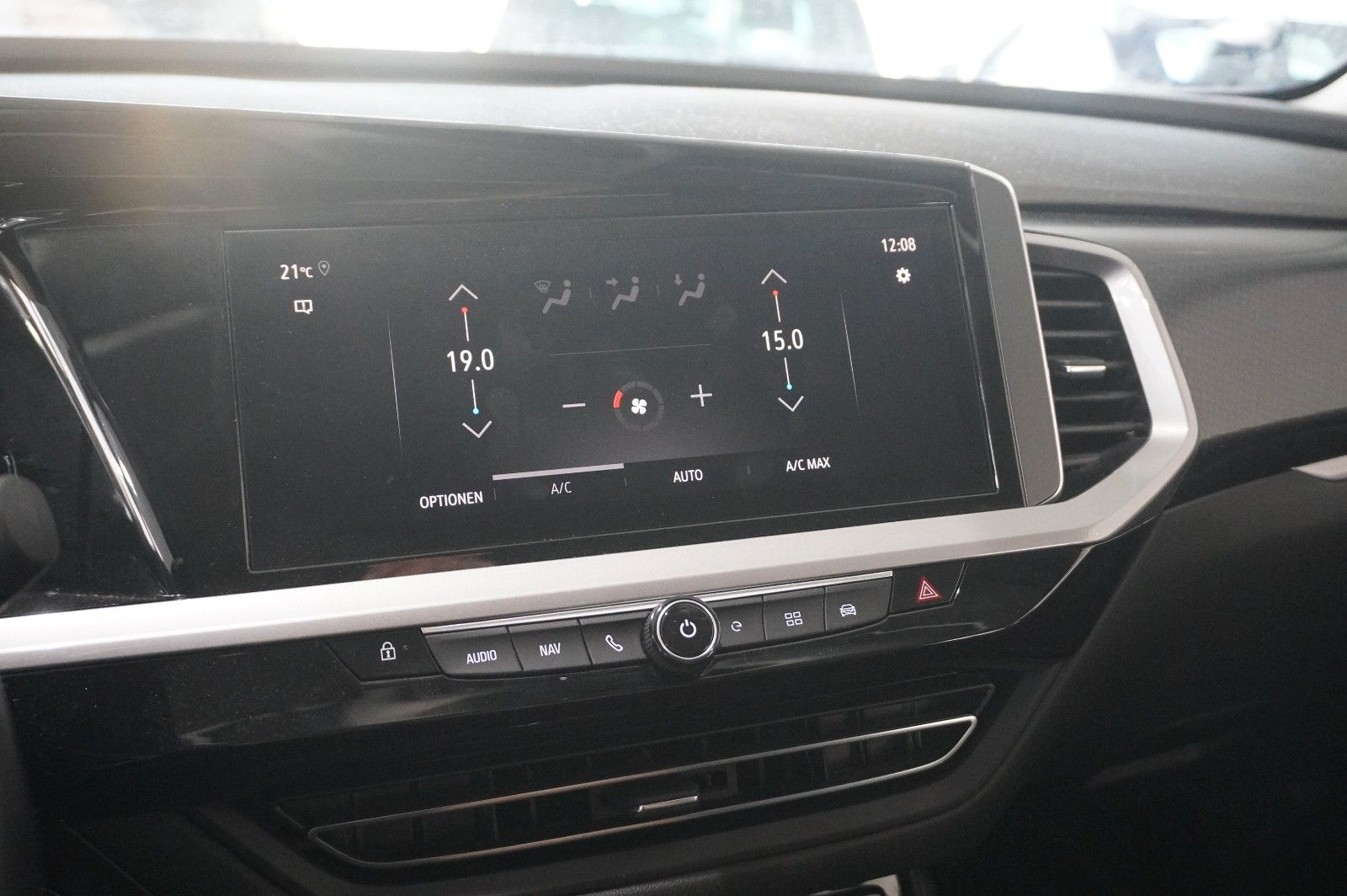 Fahrzeugabbildung Opel Grandland (X) ULTIMATE 4HYBRID NAVI/LED/360°/DAB