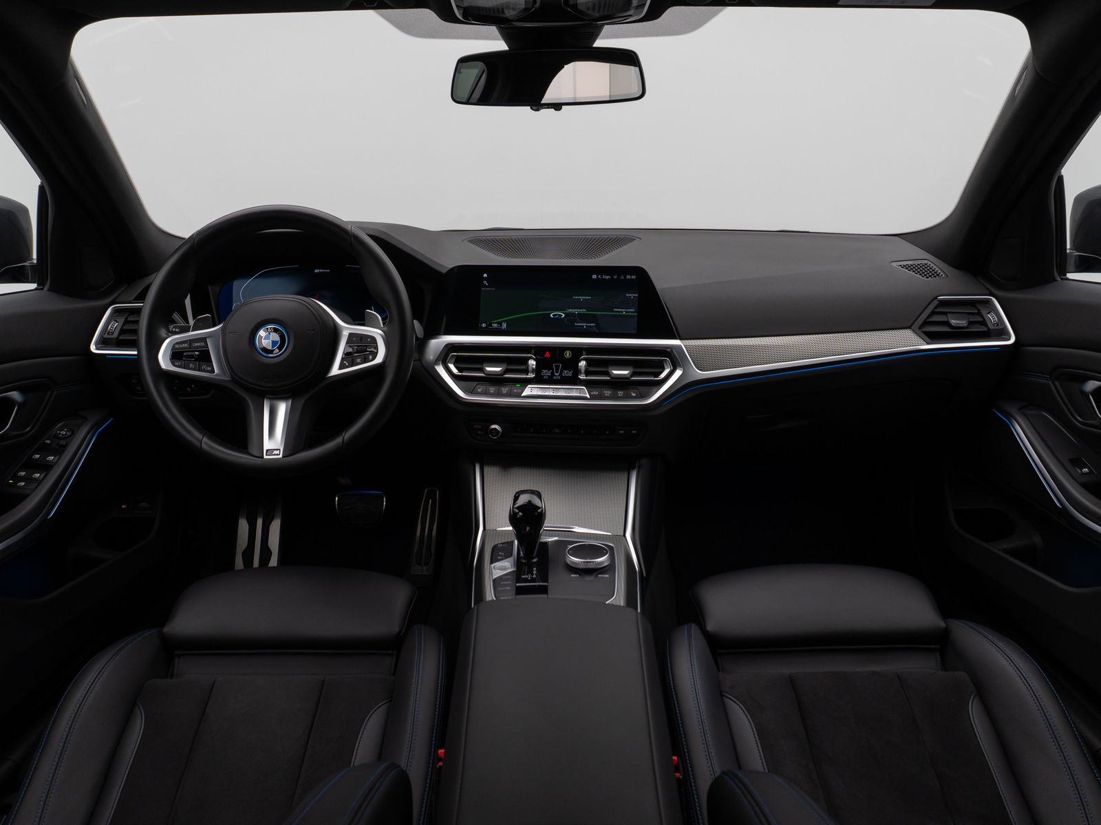 Fahrzeugabbildung BMW 330e  M Sport Kamera DAB HiFi DrivAssist 19Zoll