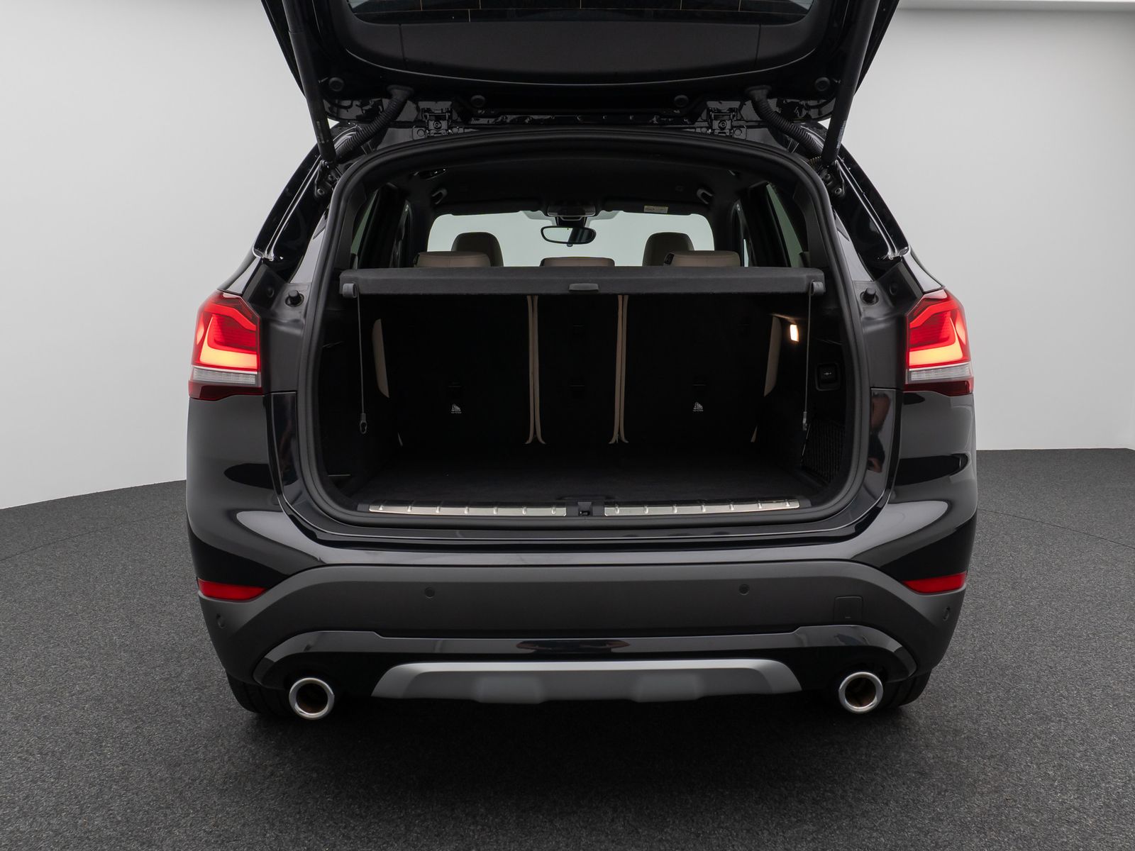 Fahrzeugabbildung BMW X1 xD20i xLine Kamera HUD DAB HiFi Komfort Sport