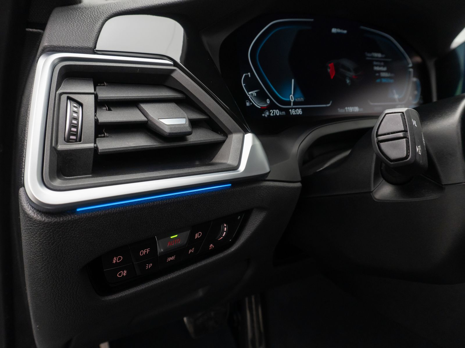 Fahrzeugabbildung BMW 330e M Sport Laser DAB Alarm HUD H/K Komfort 18"