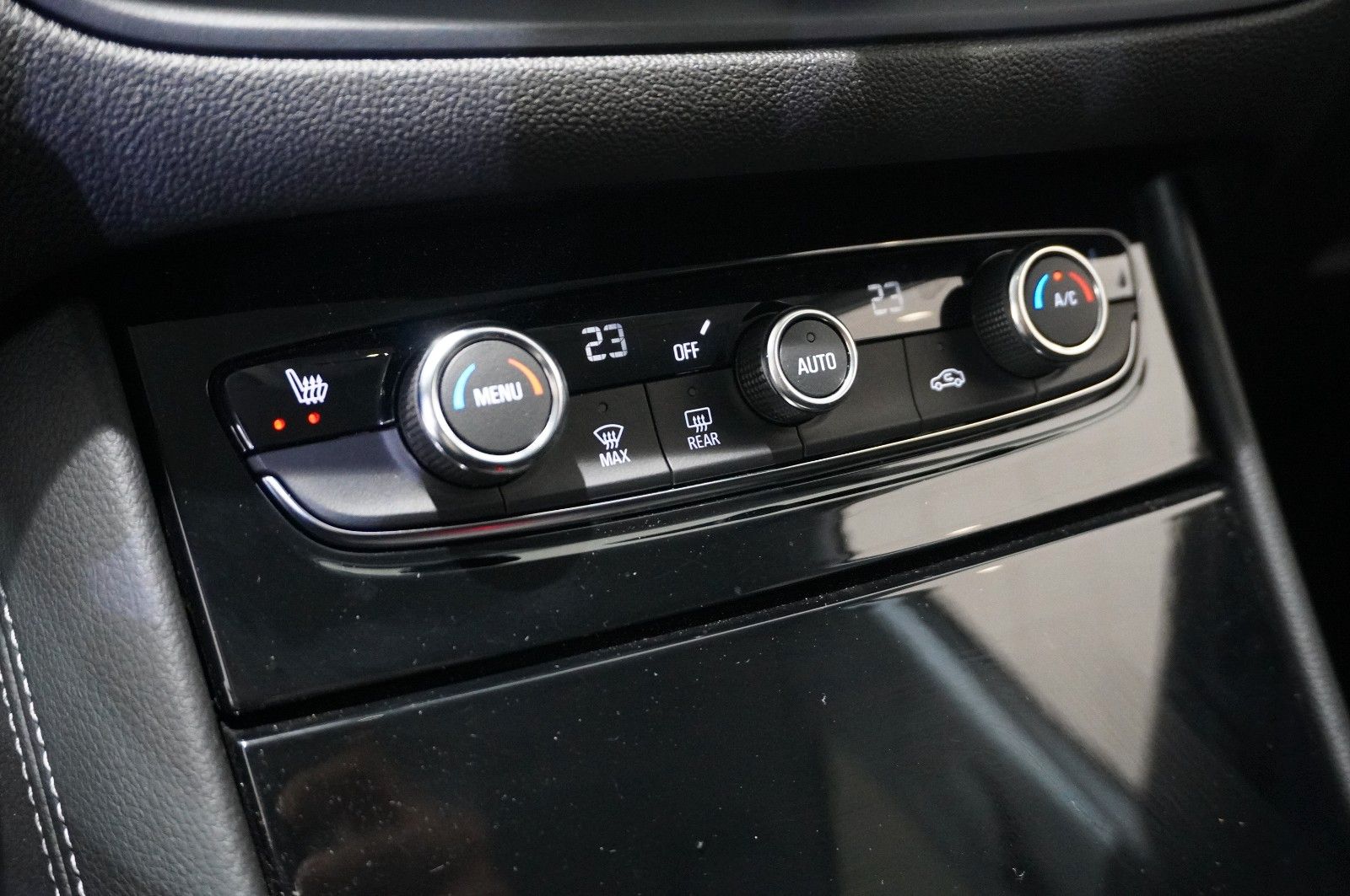 Fahrzeugabbildung Opel Grandland (X) 1.2T GS SPORT NAVI/LED/VIRTU./DAB+