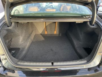 Fahrzeugabbildung BMW 520 d Lim Aut. Navi Leder LED Temp. RFK uvm.
