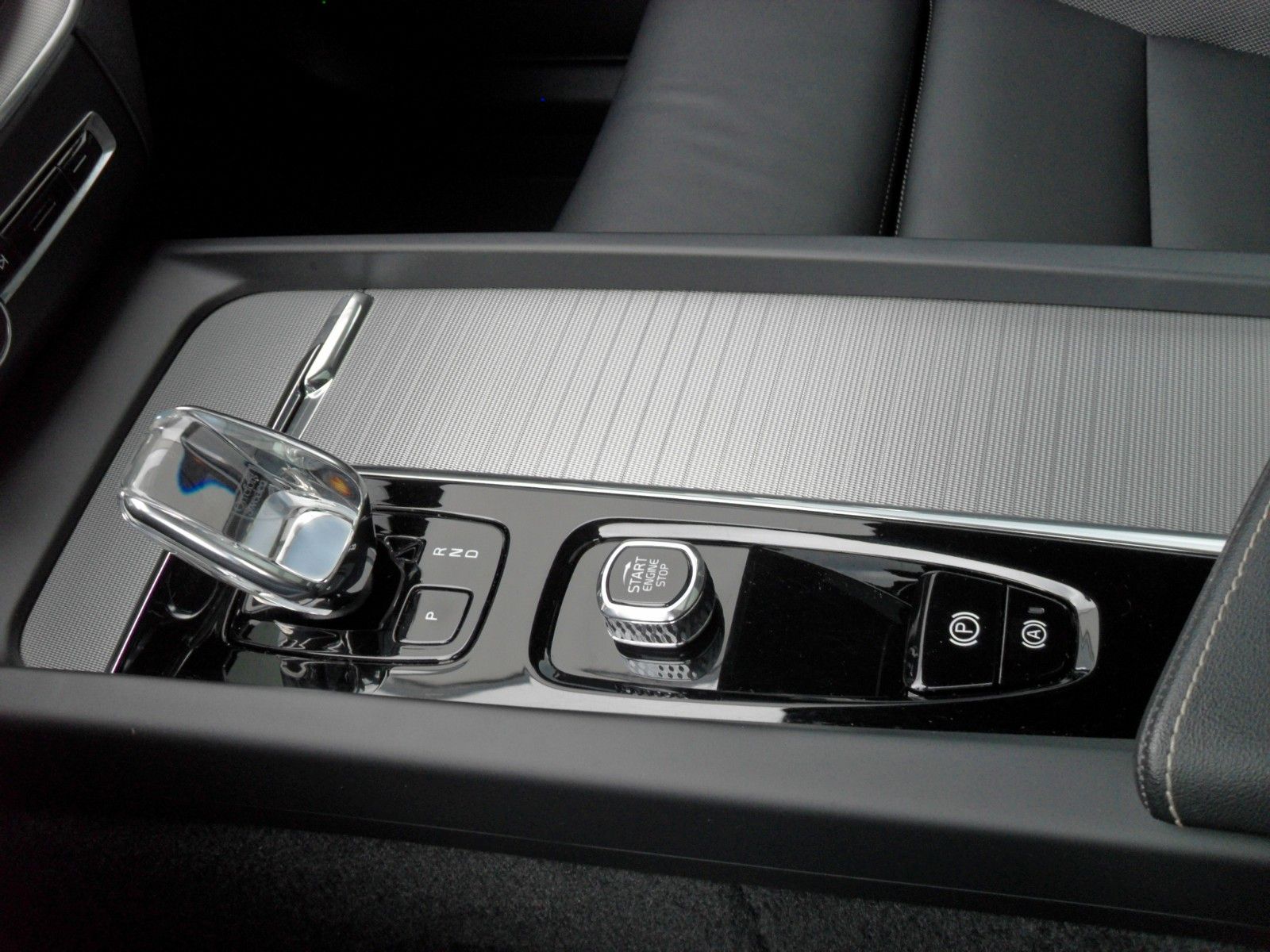 Fahrzeugabbildung Volvo XC60 T6 Plus Dark | AWD | 21er | Licht