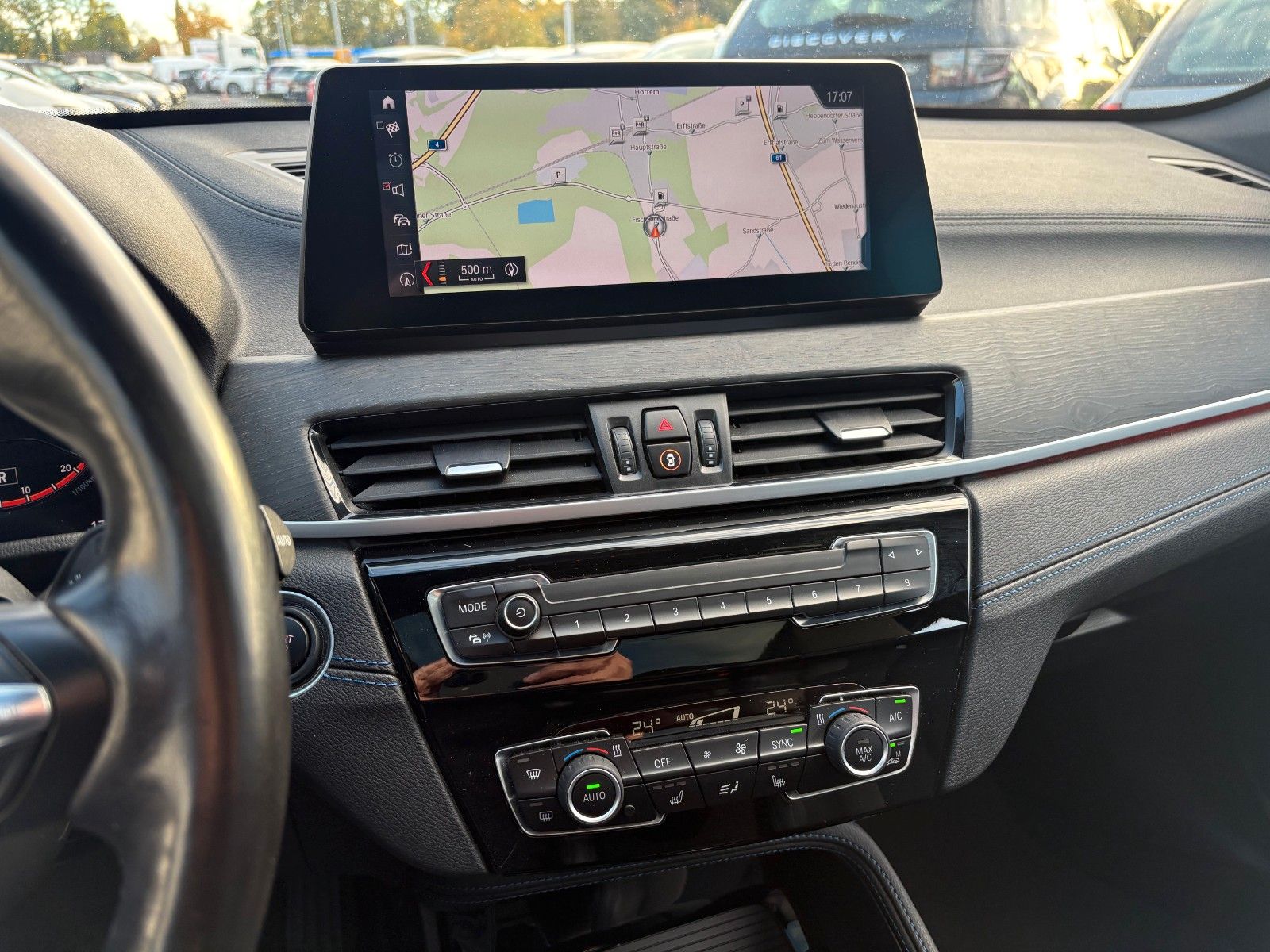 Fahrzeugabbildung BMW X1 sDrive18d Aut. M SPORTPAKET Navi LED Pano HUD