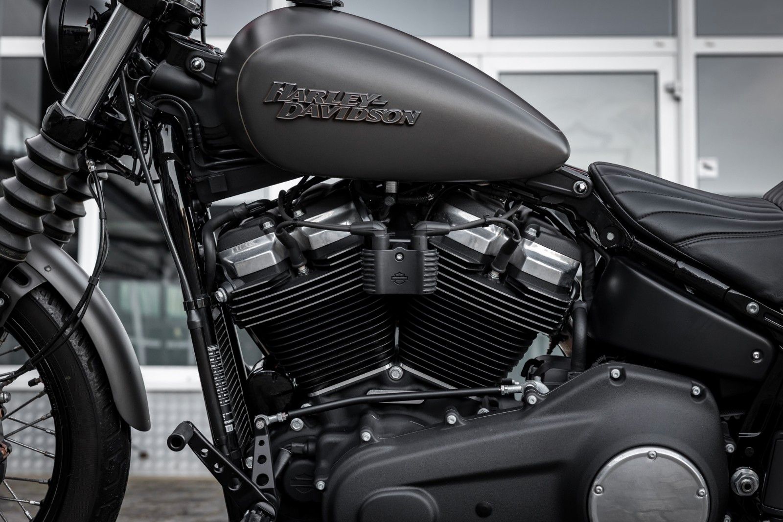 Fahrzeugabbildung Harley-Davidson FXBB STREET Bob Softail - JEKILL&HYDE