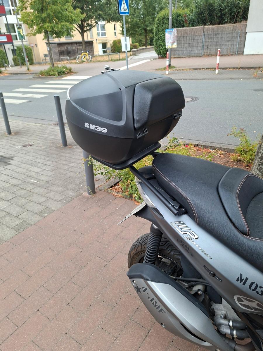 Piaggio MP3 2011 — rear view