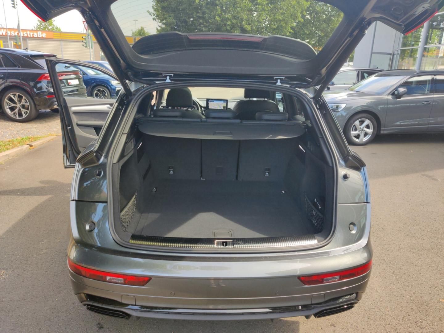 Fahrzeugabbildung Audi Q5 SUV S line business 40 TDI quattro, Matrix, T