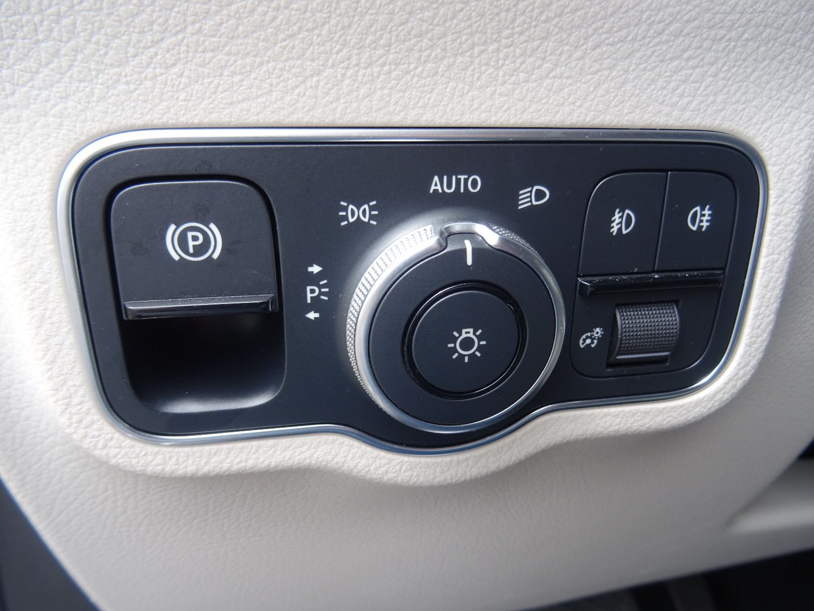 Mercedes-Benz GLA 180 Progressive Leder LED Temp Garantie foto 18