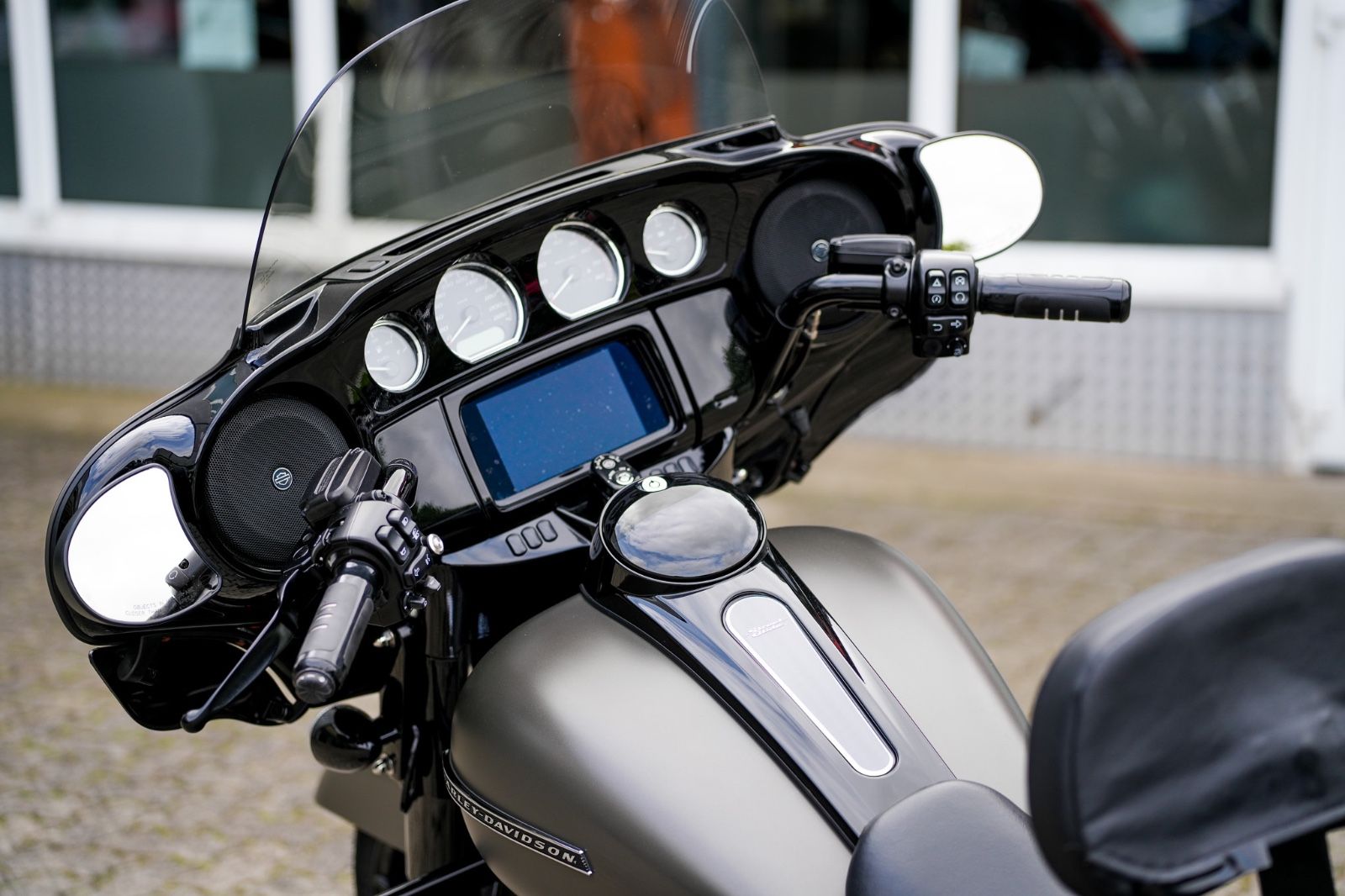 Fahrzeugabbildung Harley-Davidson FLHXS Street Glide Special 114 cui - Penzl