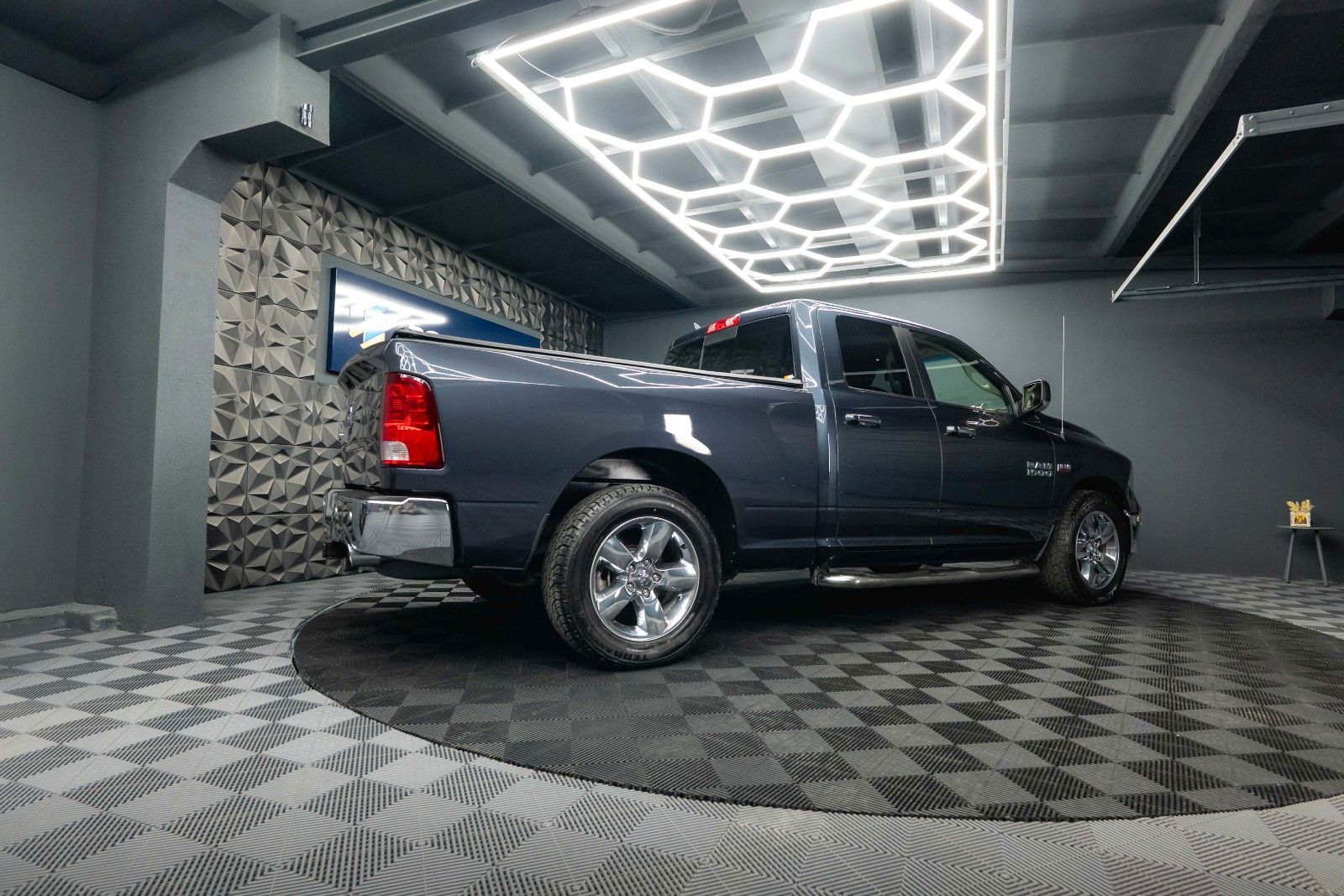 Fahrzeugabbildung Dodge RAM 5.7 V8 HEMI LPG PRINS | LONGBED | 20 Zoll